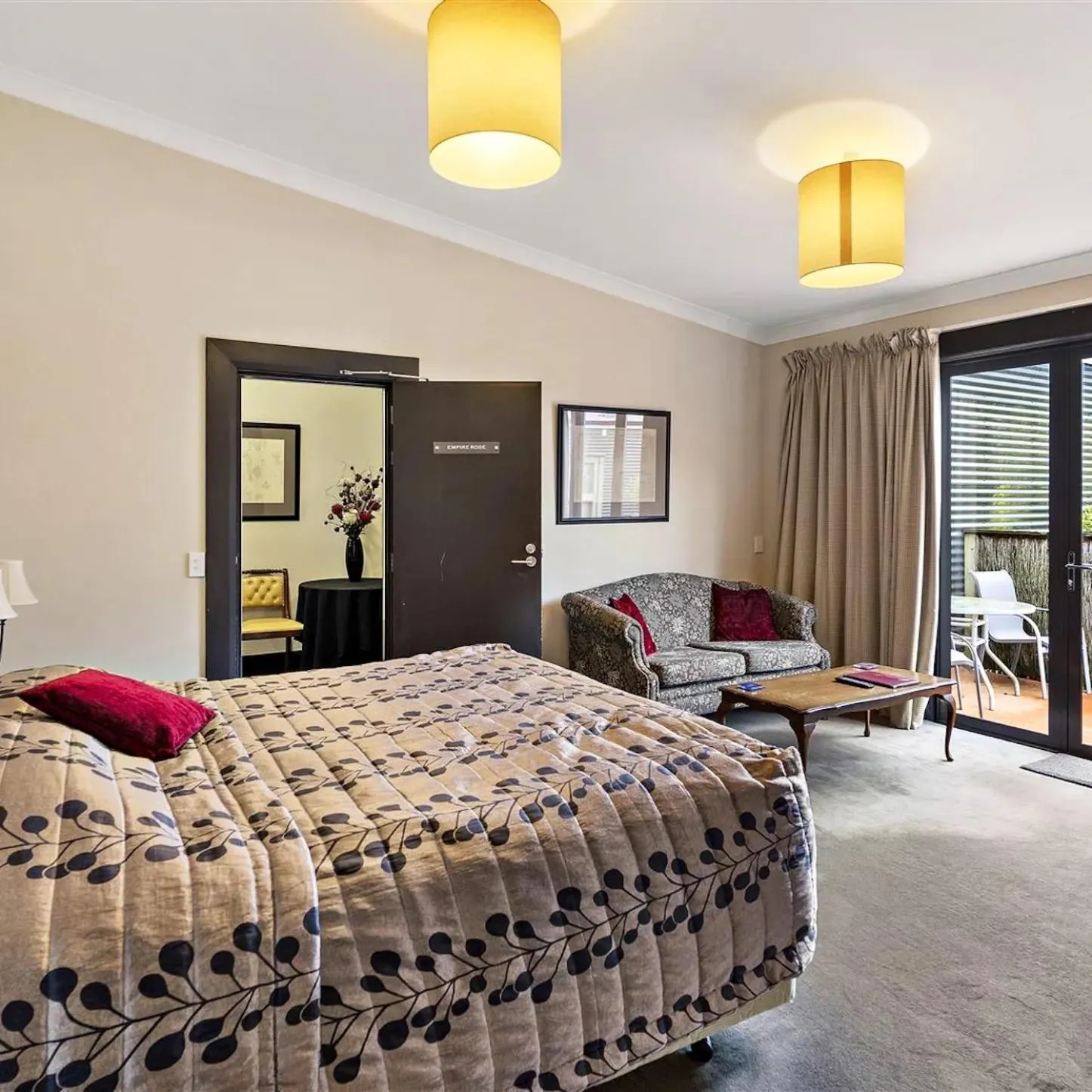 Bed in Gateway Motor Inn