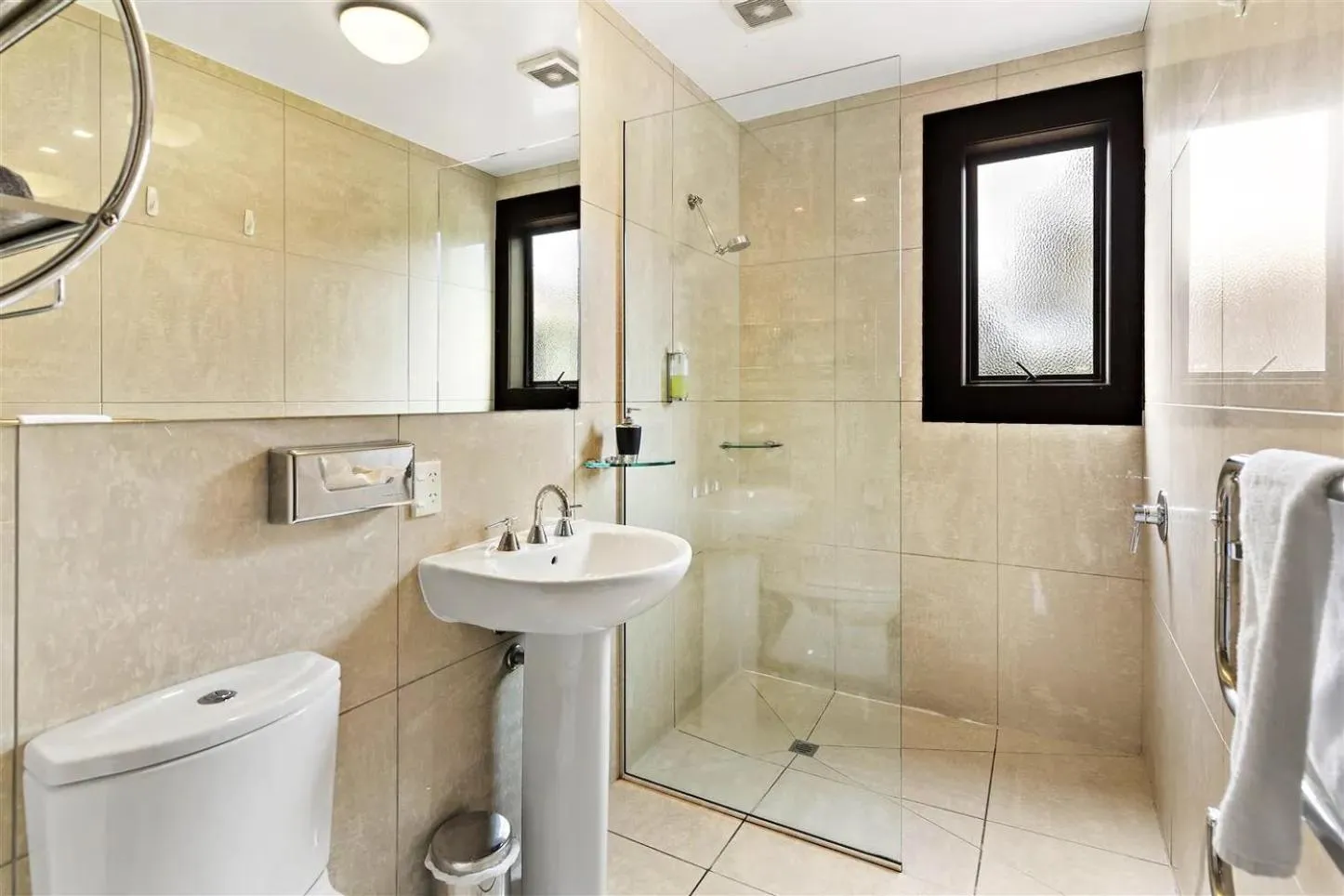 Bathroom in Gateway Motor Inn