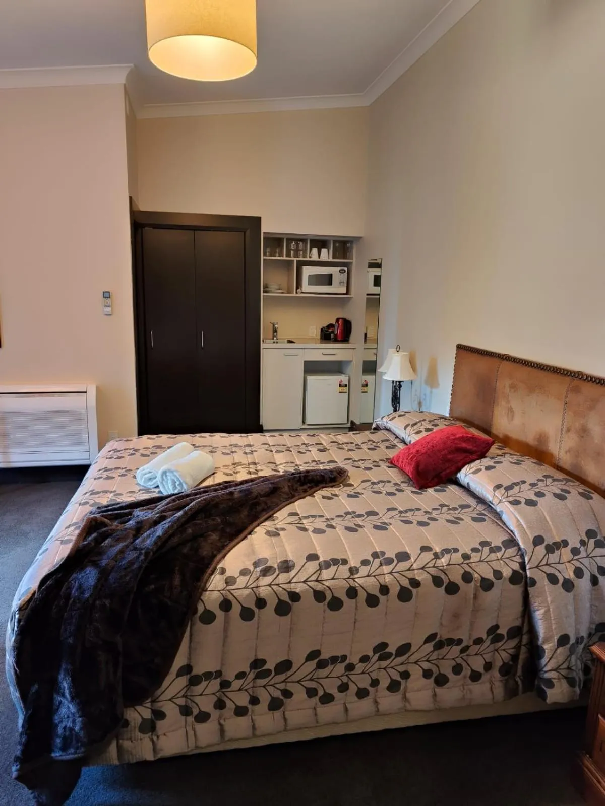 Bed in Gateway Motor Inn