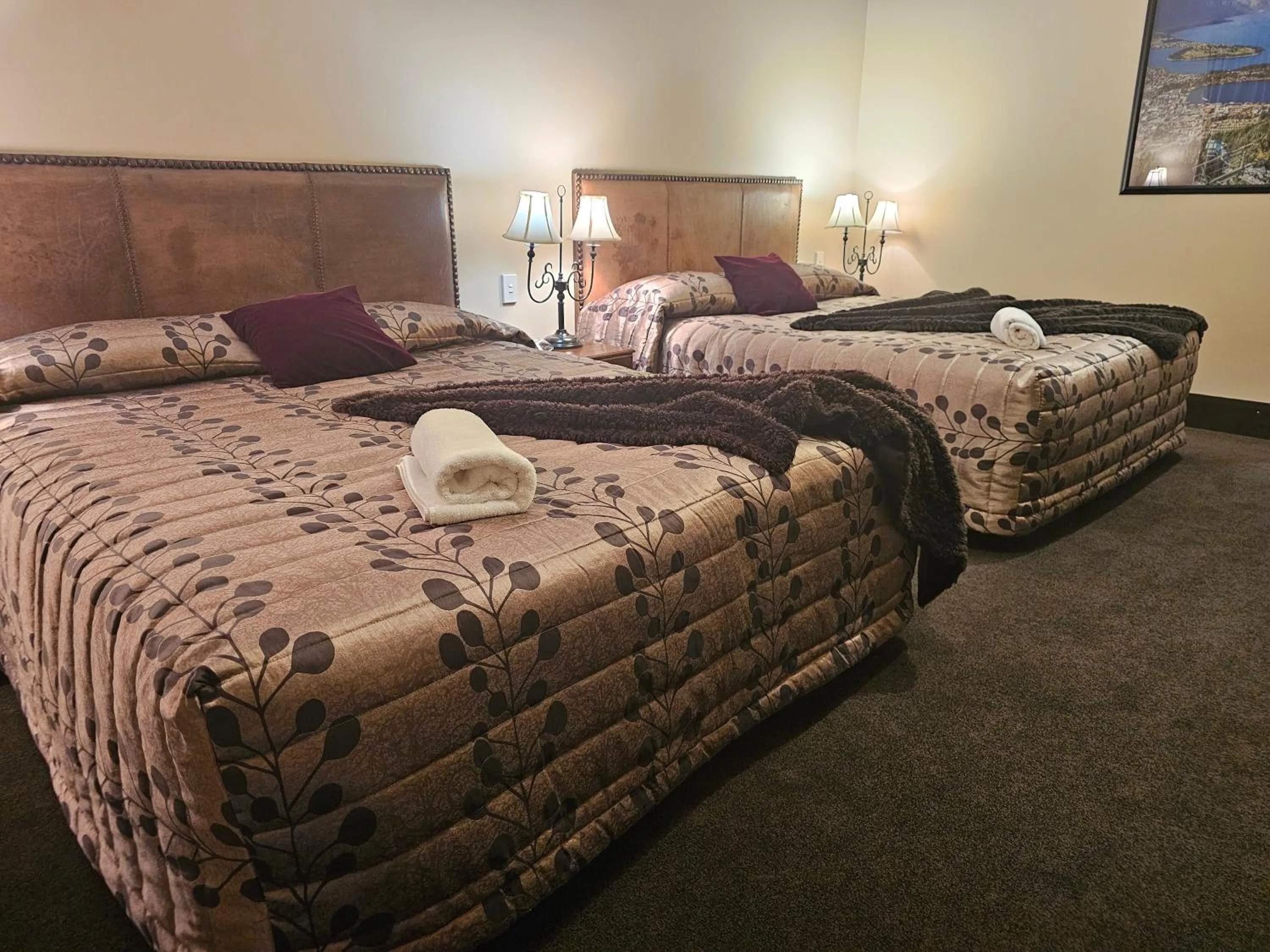 Bed in Gateway Motor Inn