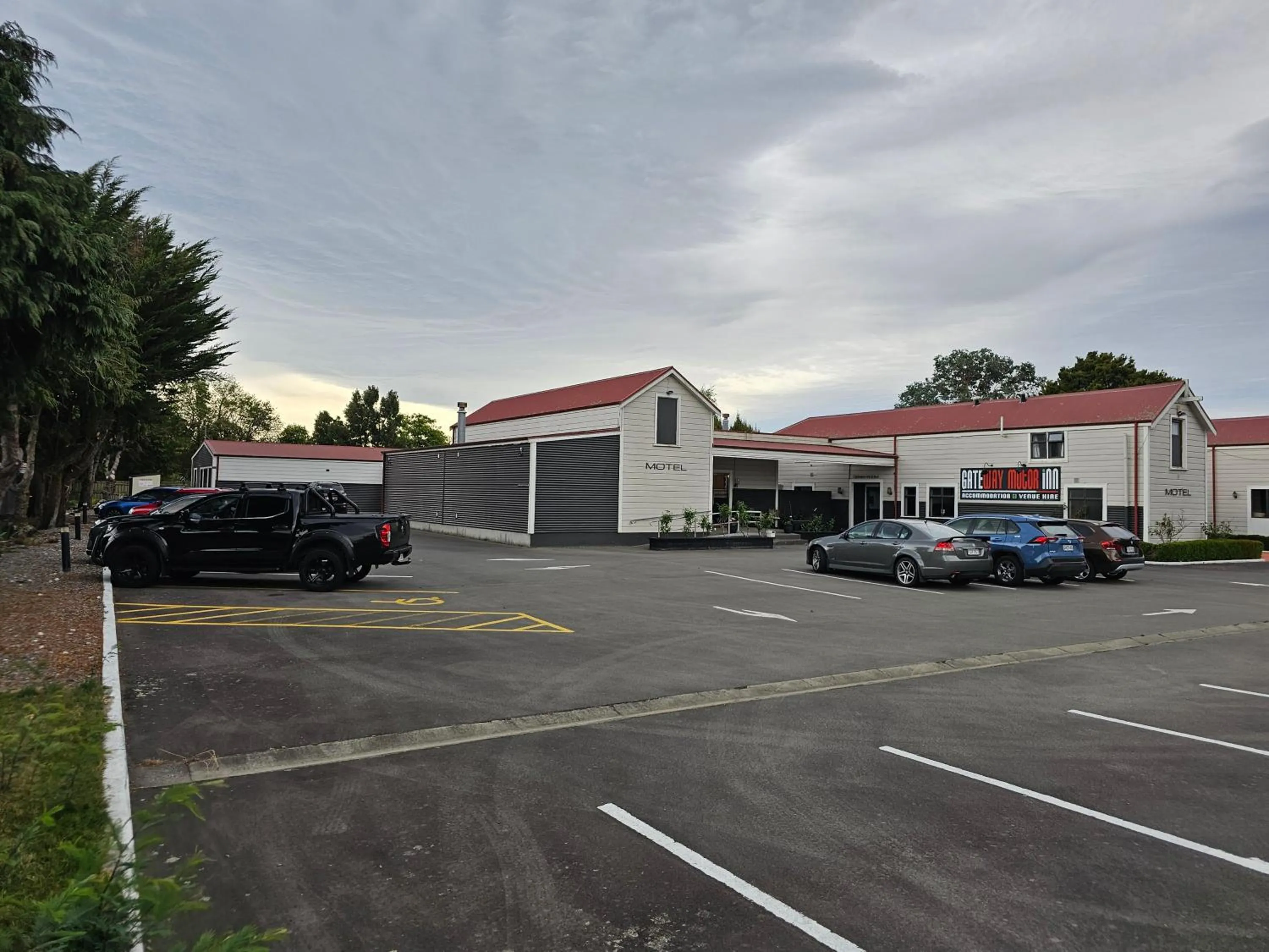 Parking in Gateway Motor Inn