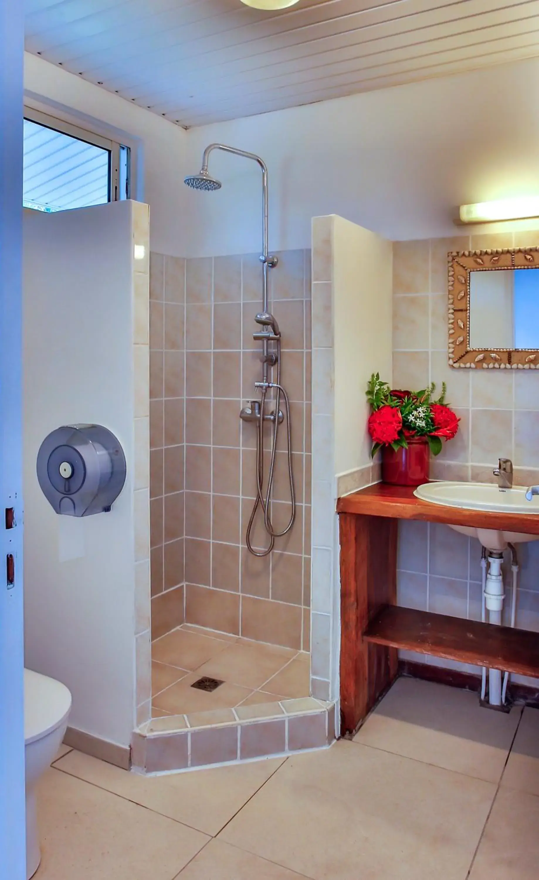 Standard Quadruple Room in Pension De La Plage Standard Quadruple Room in Pension De La Plage