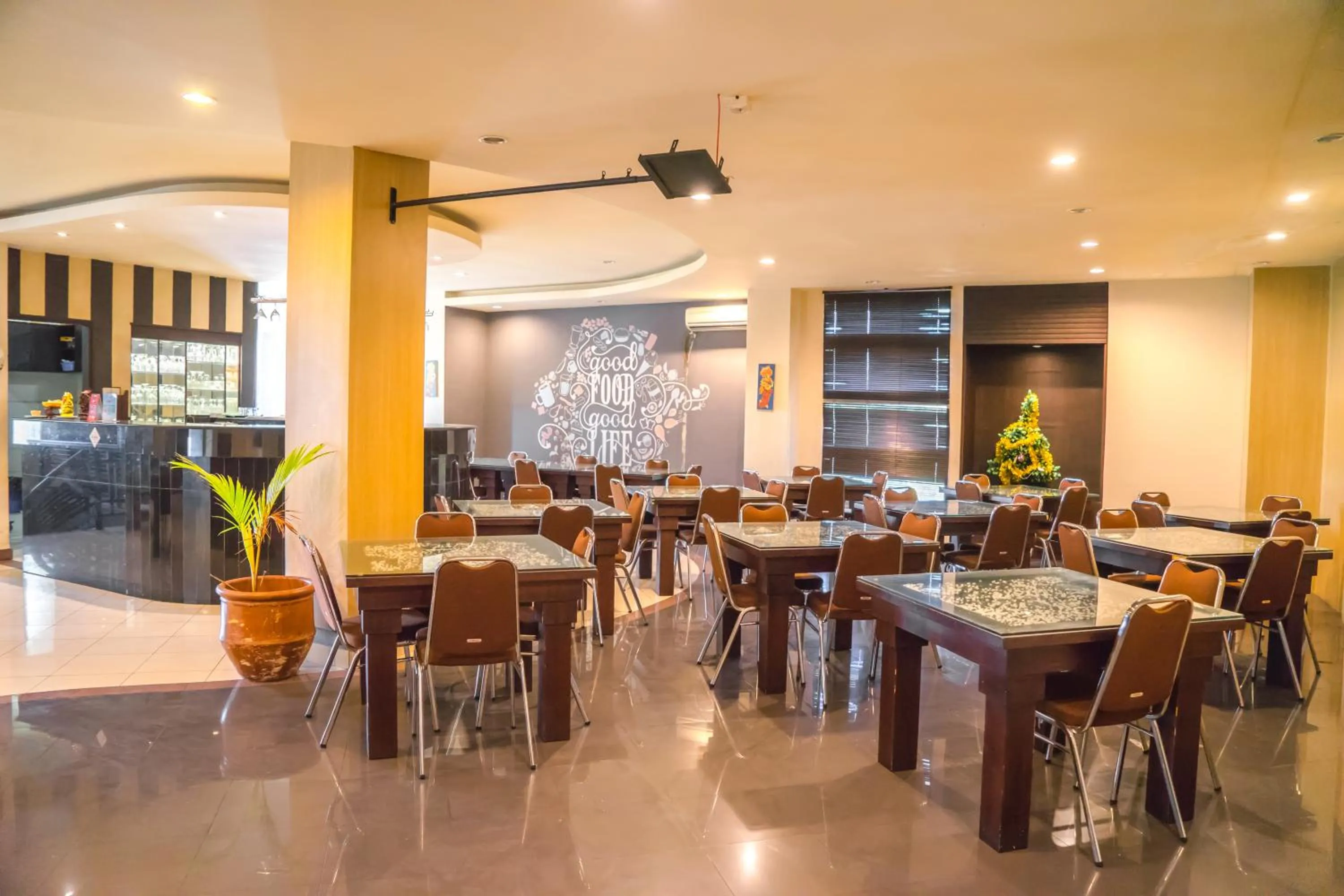 Restaurant/places to eat in Hotel Puri Ayu