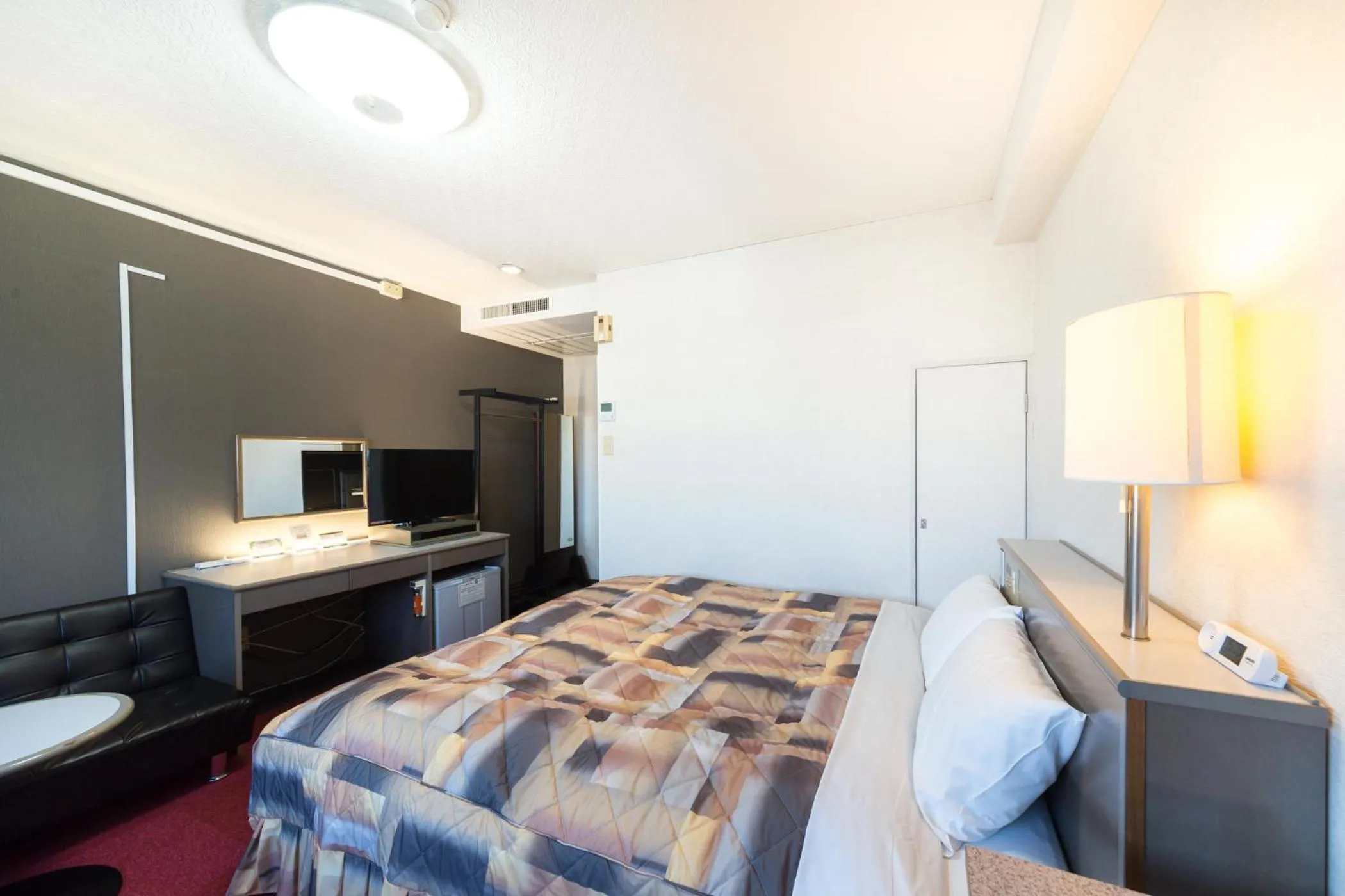 Photo of the whole room in Hotel Sunrise Inn