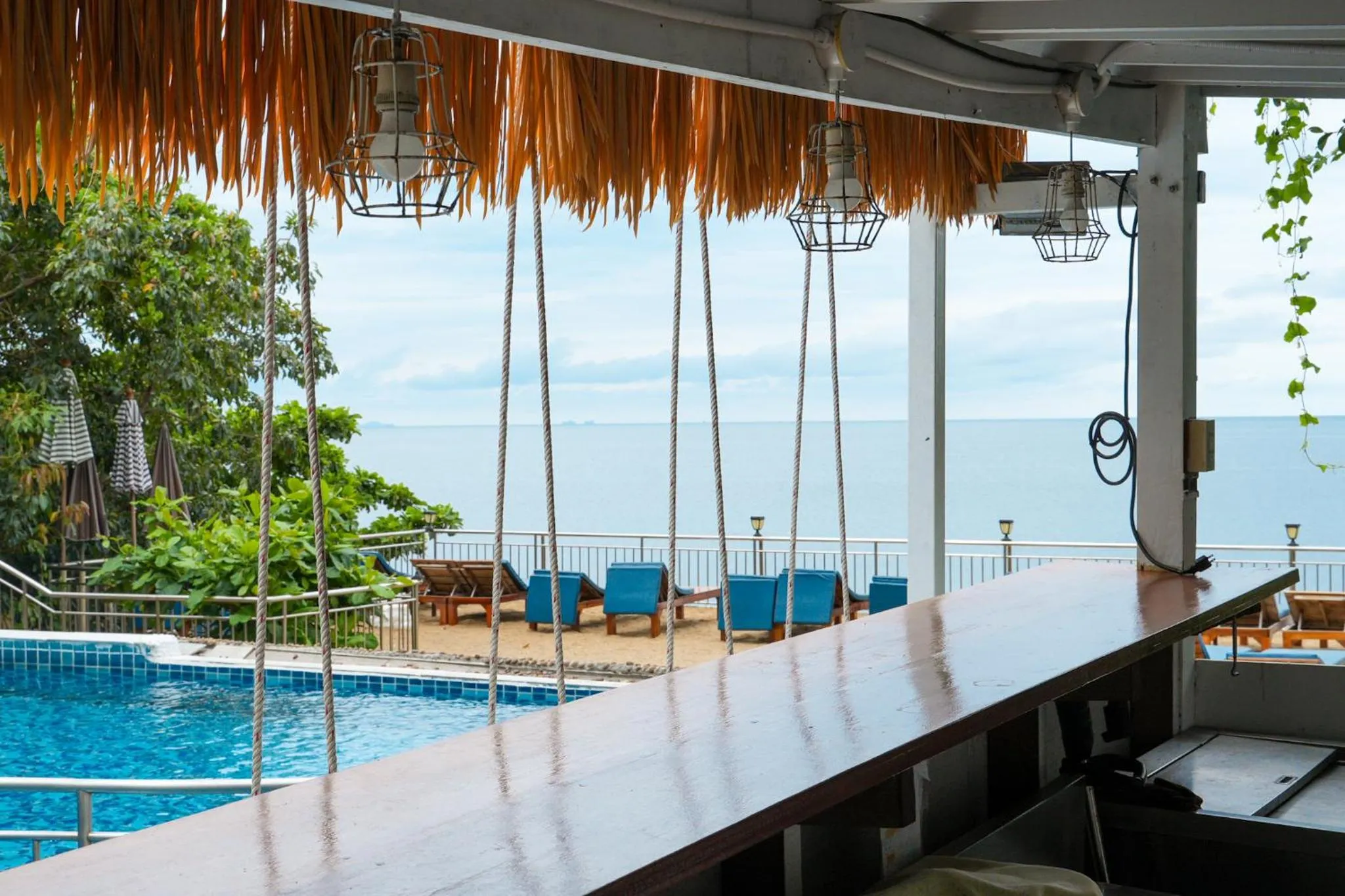 Lounge or bar in Pinnacle Koh Tao Resort