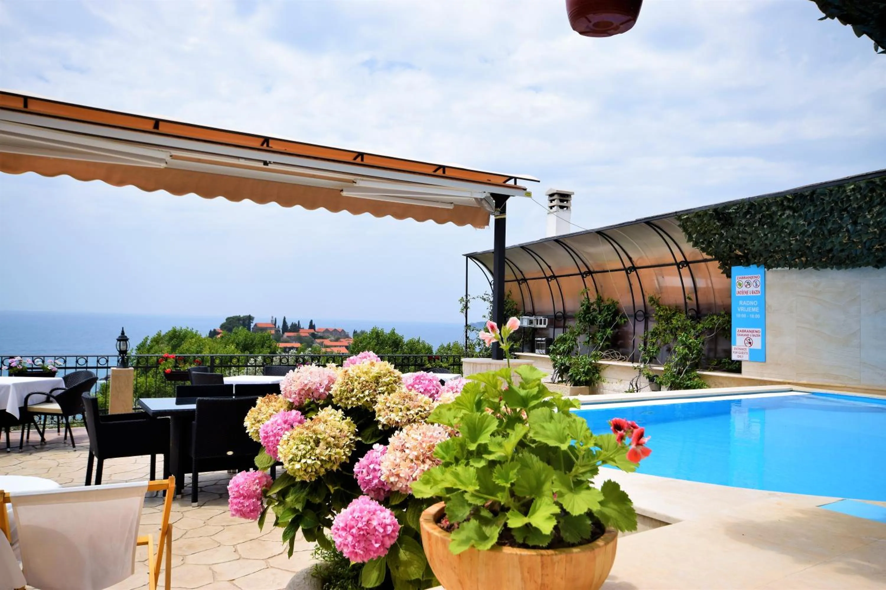 Garden in Monte Perla Residence