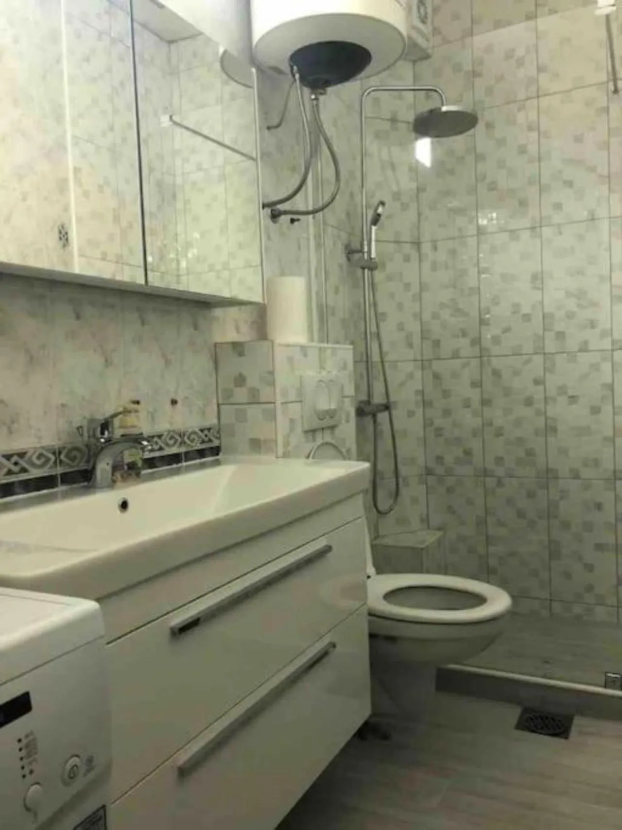 Shower in Monte Perla Residence