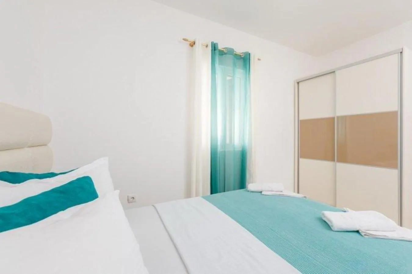 Bedroom, Bed in Monte Perla Residence