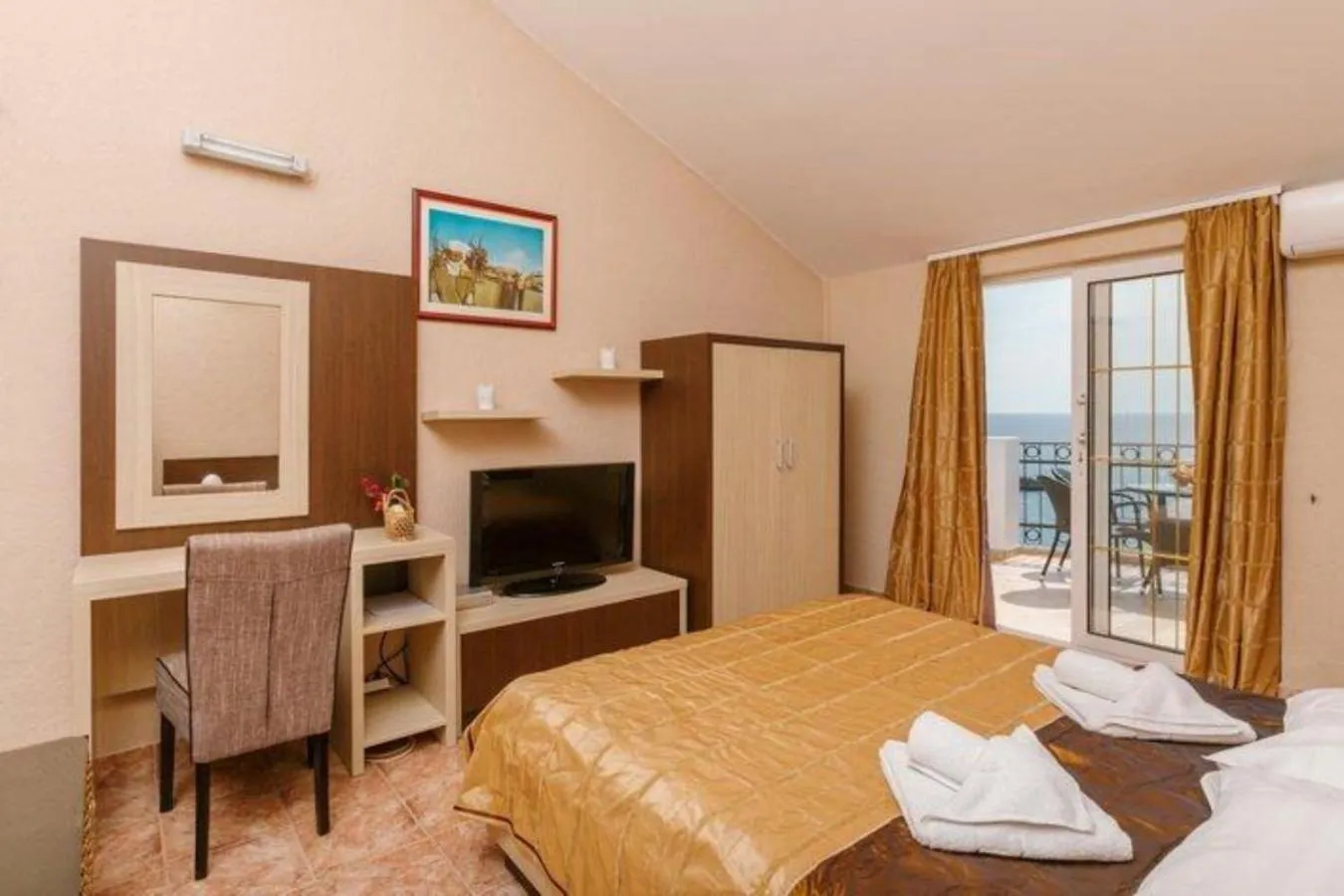 Bedroom, Bed in Monte Perla Residence