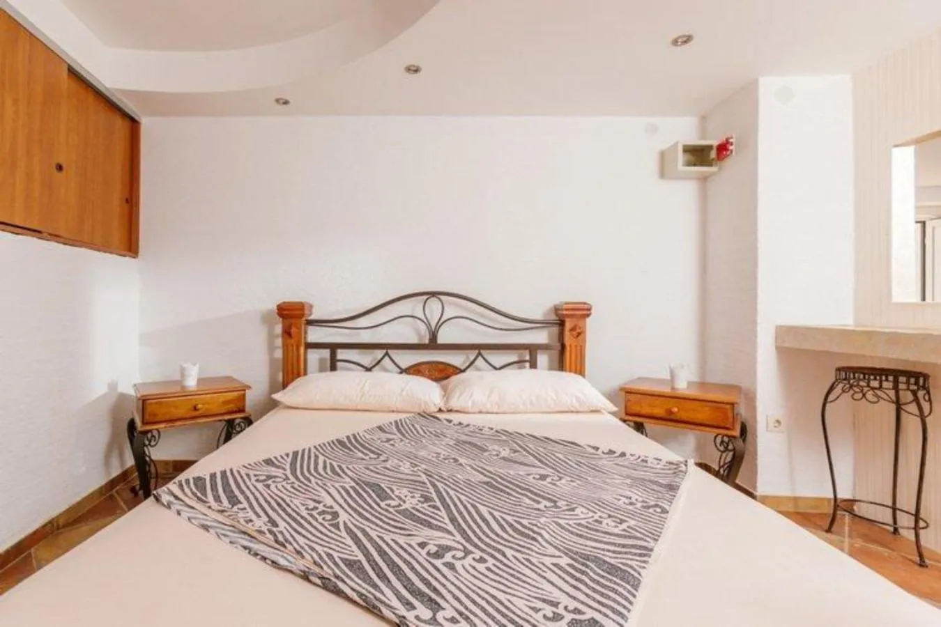 Bedroom, Bed in Monte Perla Residence