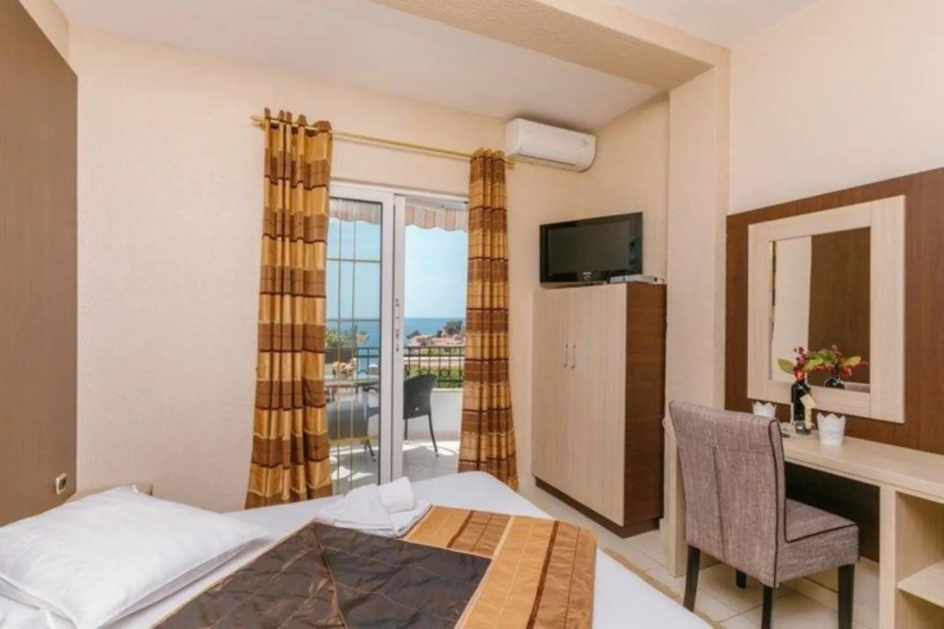 Photo of the whole room, Bed in Monte Perla Residence