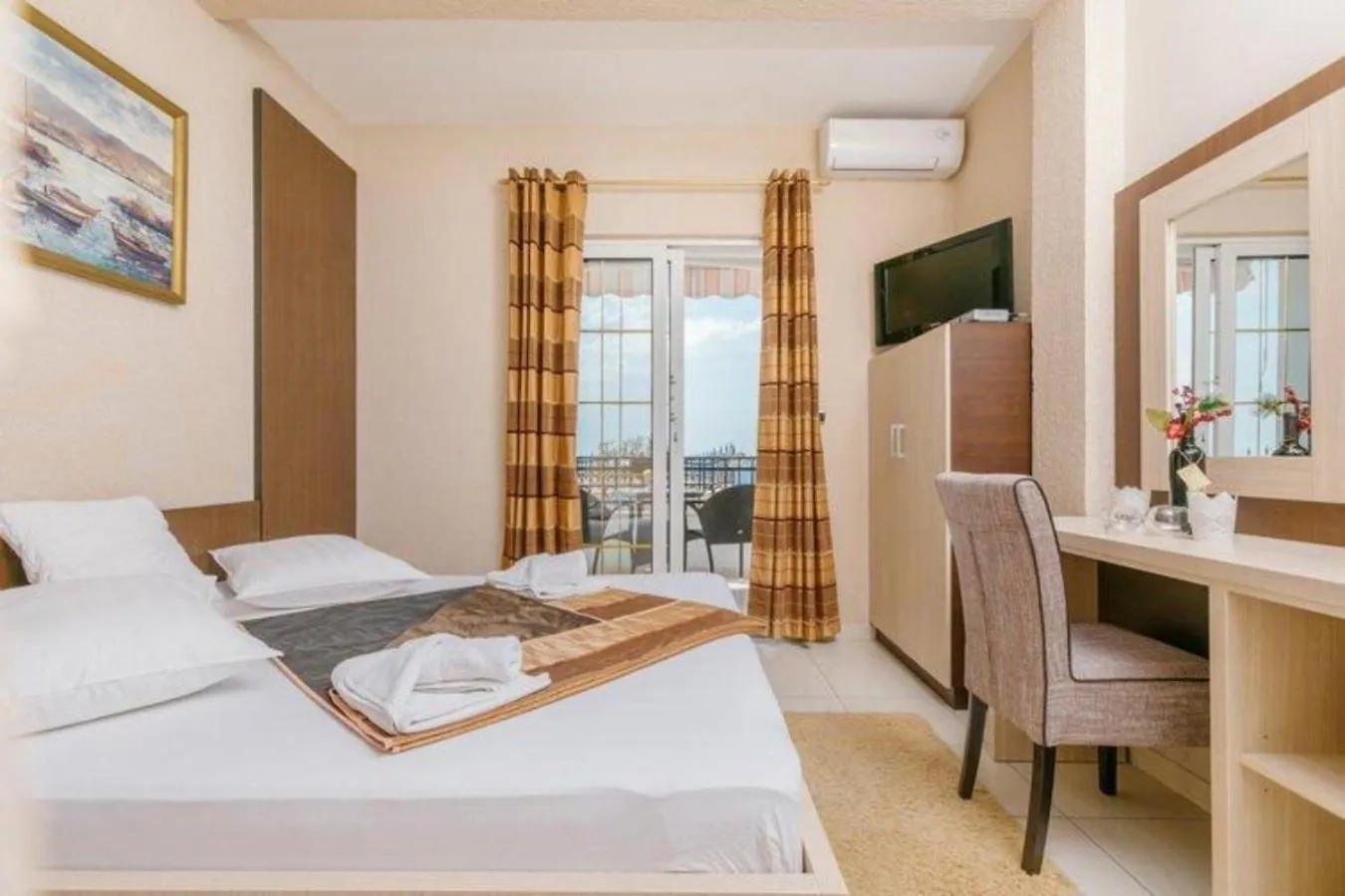 Bedroom, Bed in Monte Perla Residence