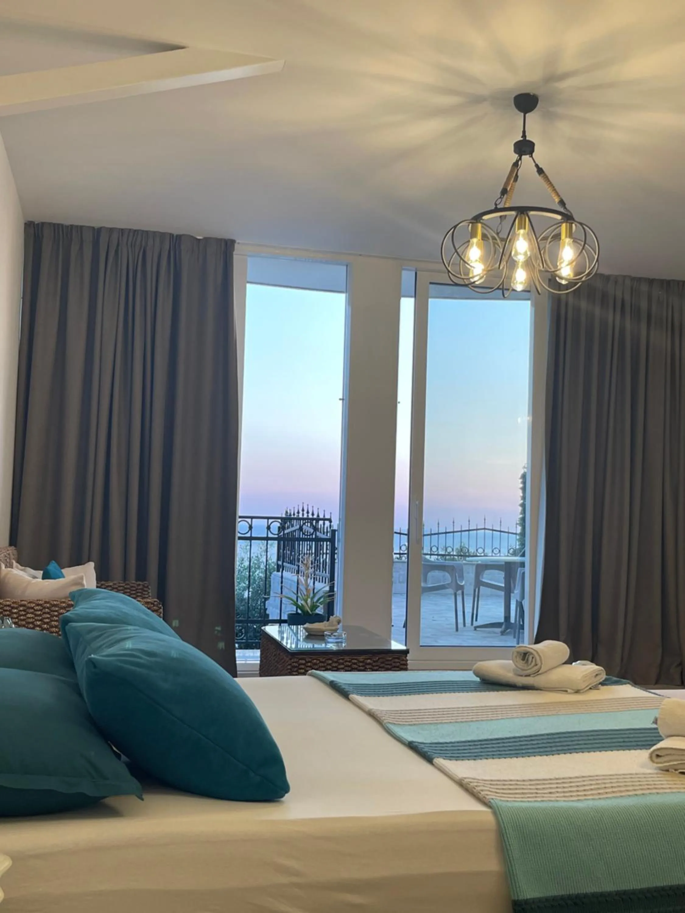 Sea view, Bed in Monte Perla Residence