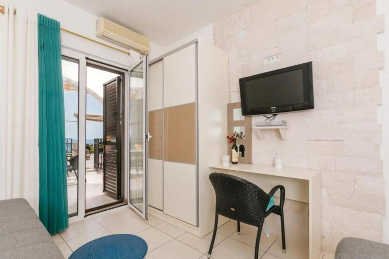 Photo of the whole room in Monte Perla Residence