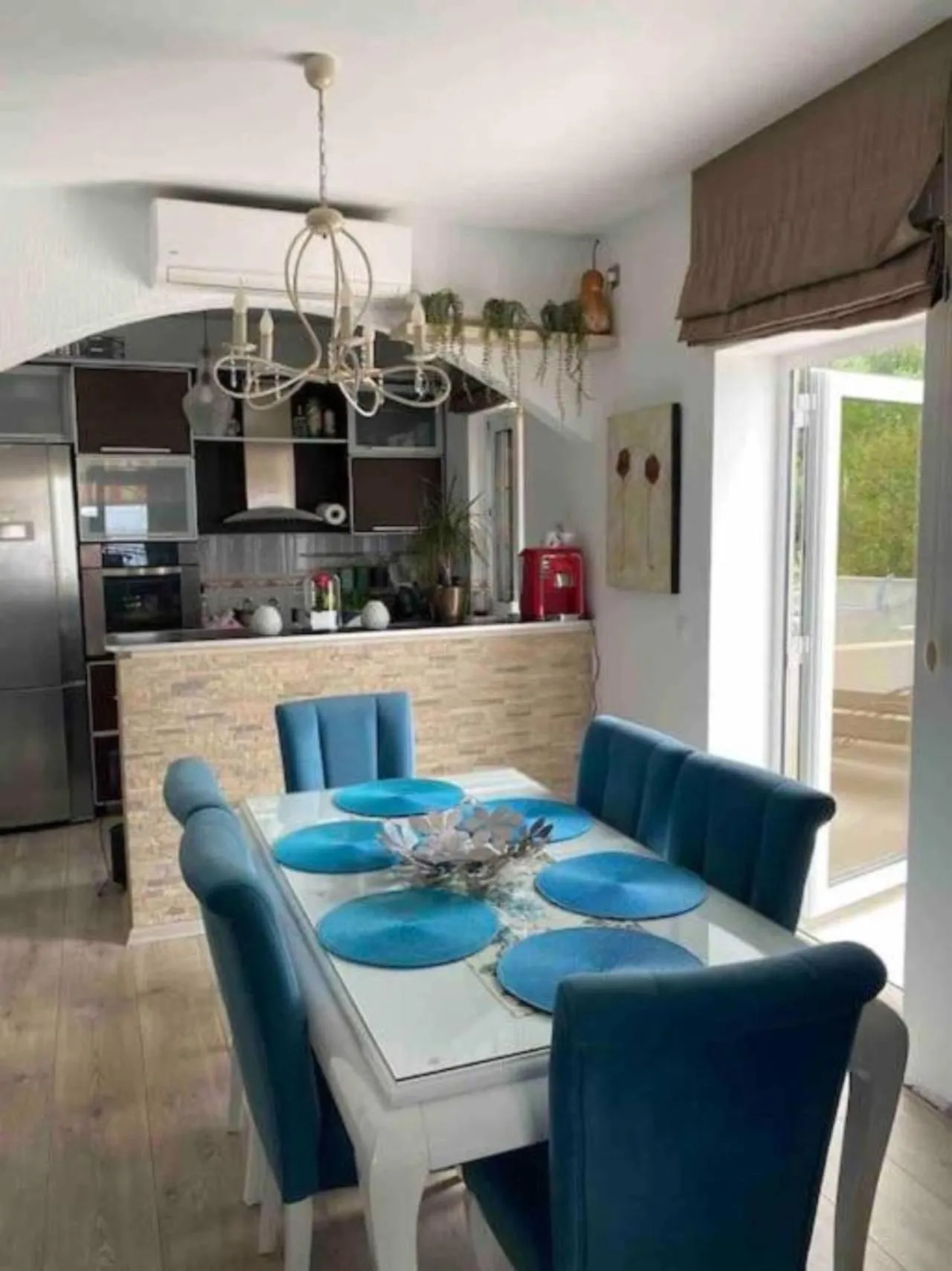 Dining area in Monte Perla Residence
