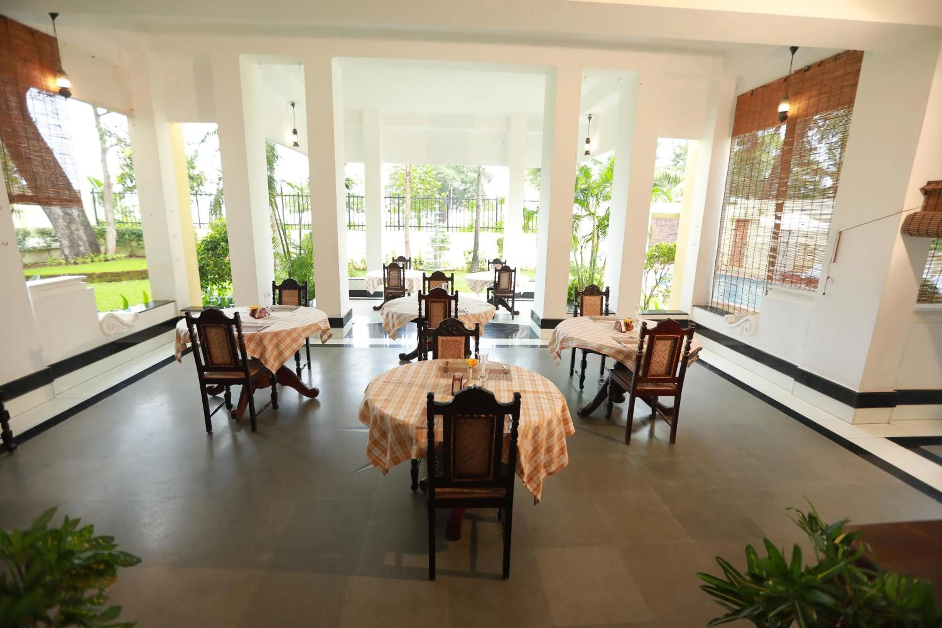 Restaurant/places to eat in Amritara The Poovath Beachfront Heritage, Fort Kochi