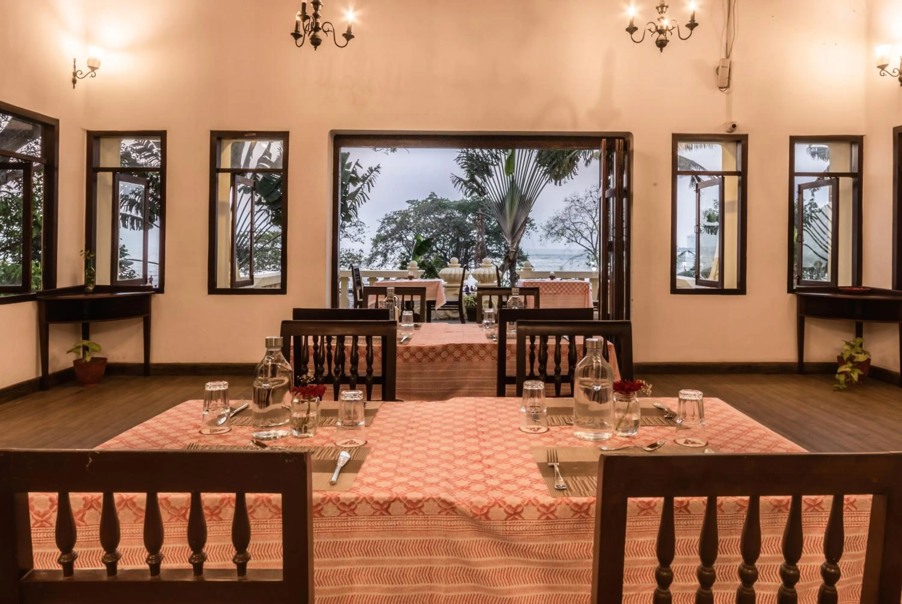 Restaurant/places to eat in Amritara The Poovath Beachfront Heritage, Fort Kochi