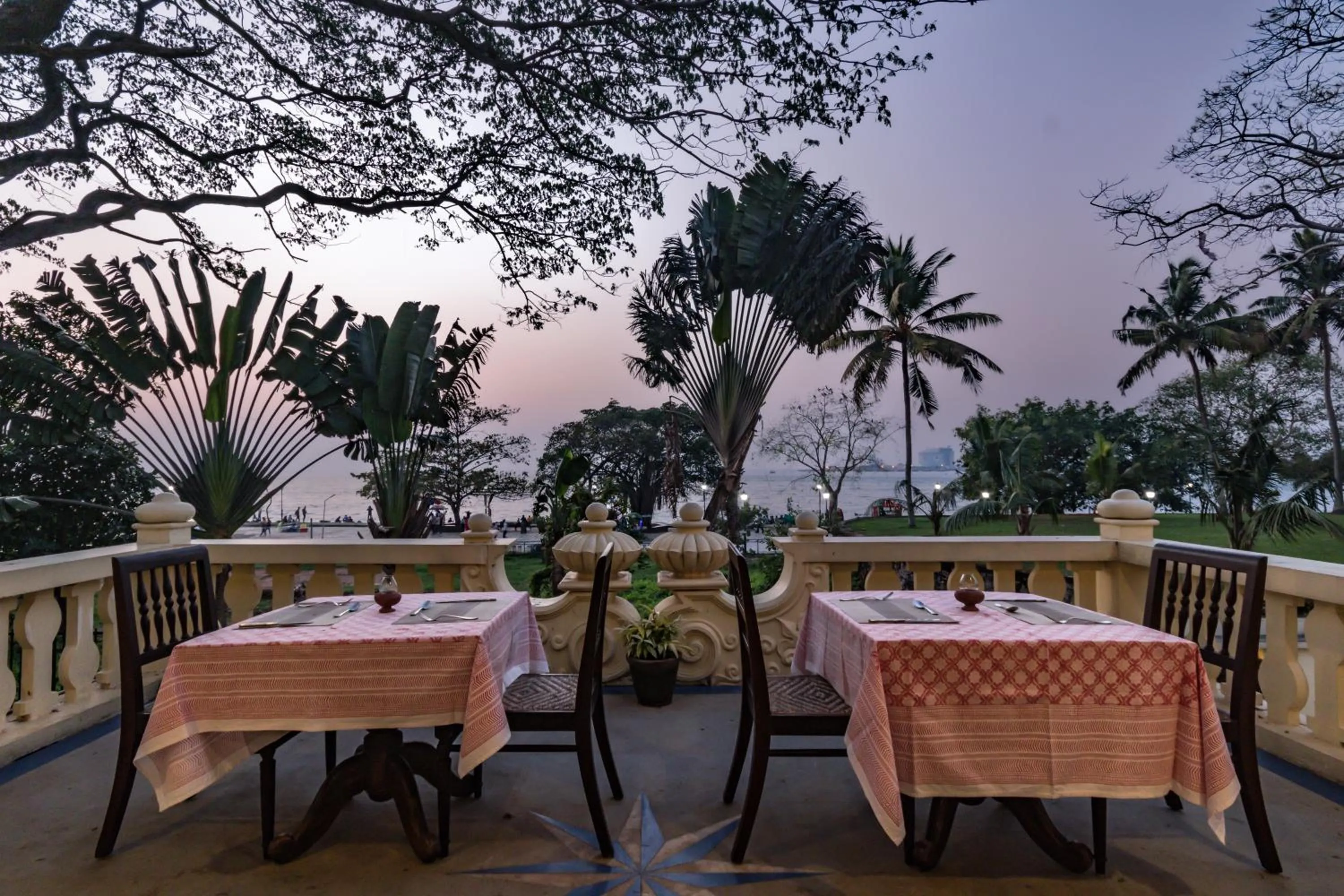 Restaurant/places to eat in Amritara The Poovath Beachfront Heritage, Fort Kochi