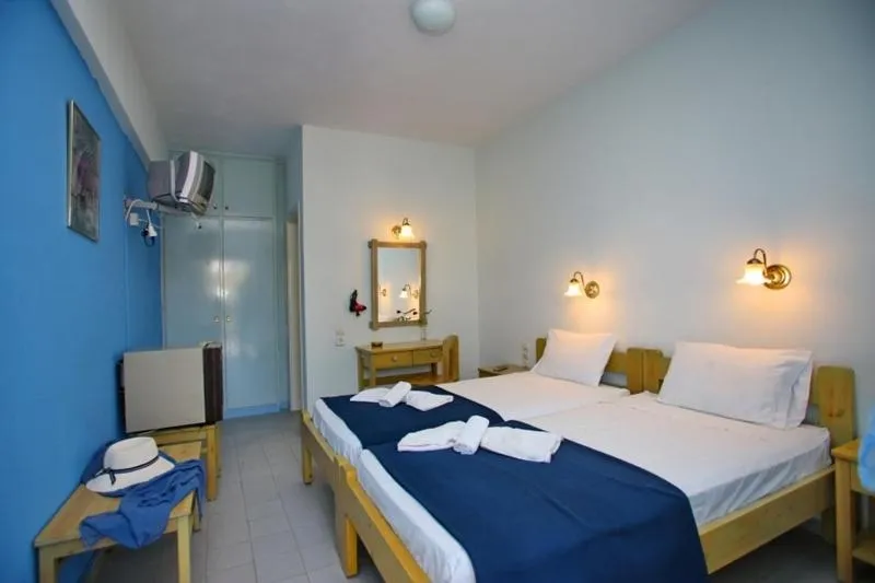 Property building, Bed in Dolphin Hotel