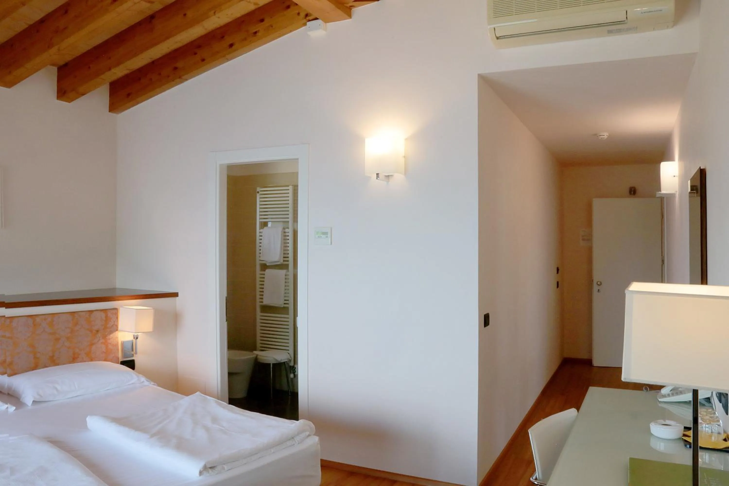 Photo of the whole room, Bed in Hotel Lido