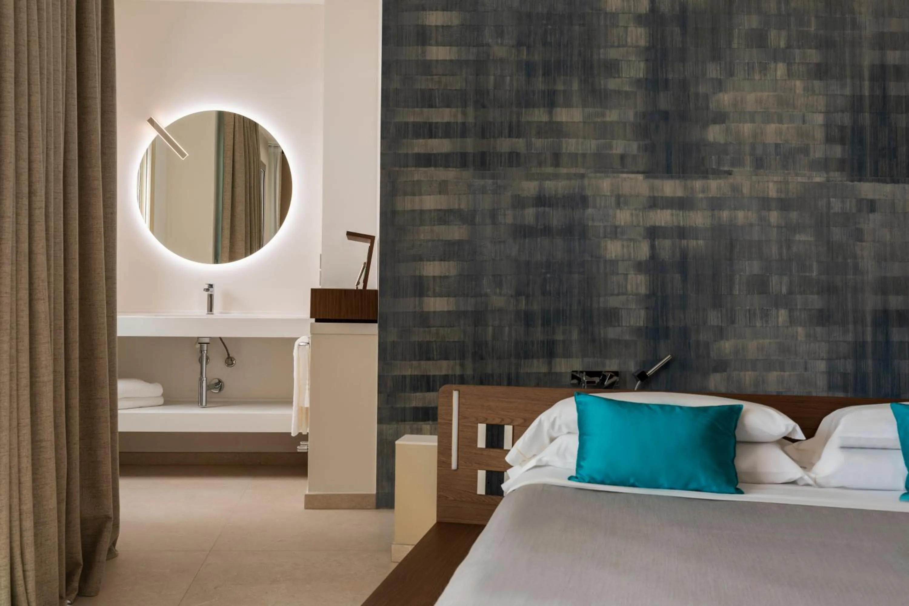 Decorative detail, Bed in Hotel delle Nazioni