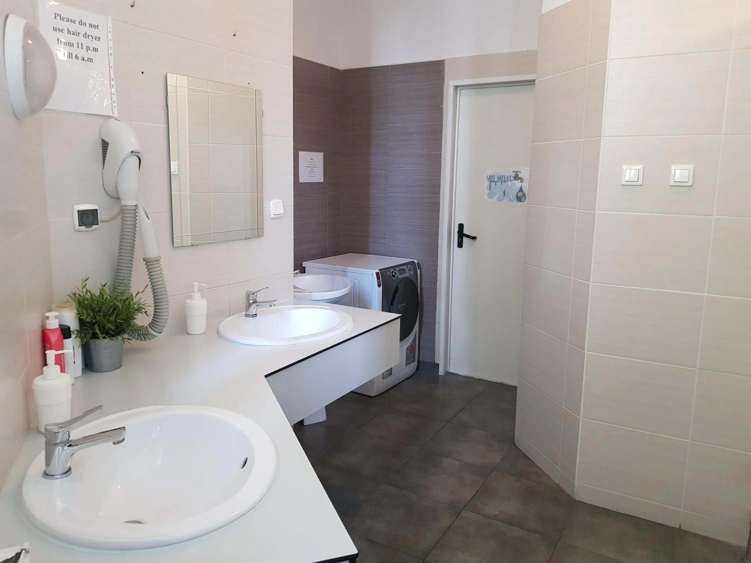 Shower, Bed in Bubble Hostel