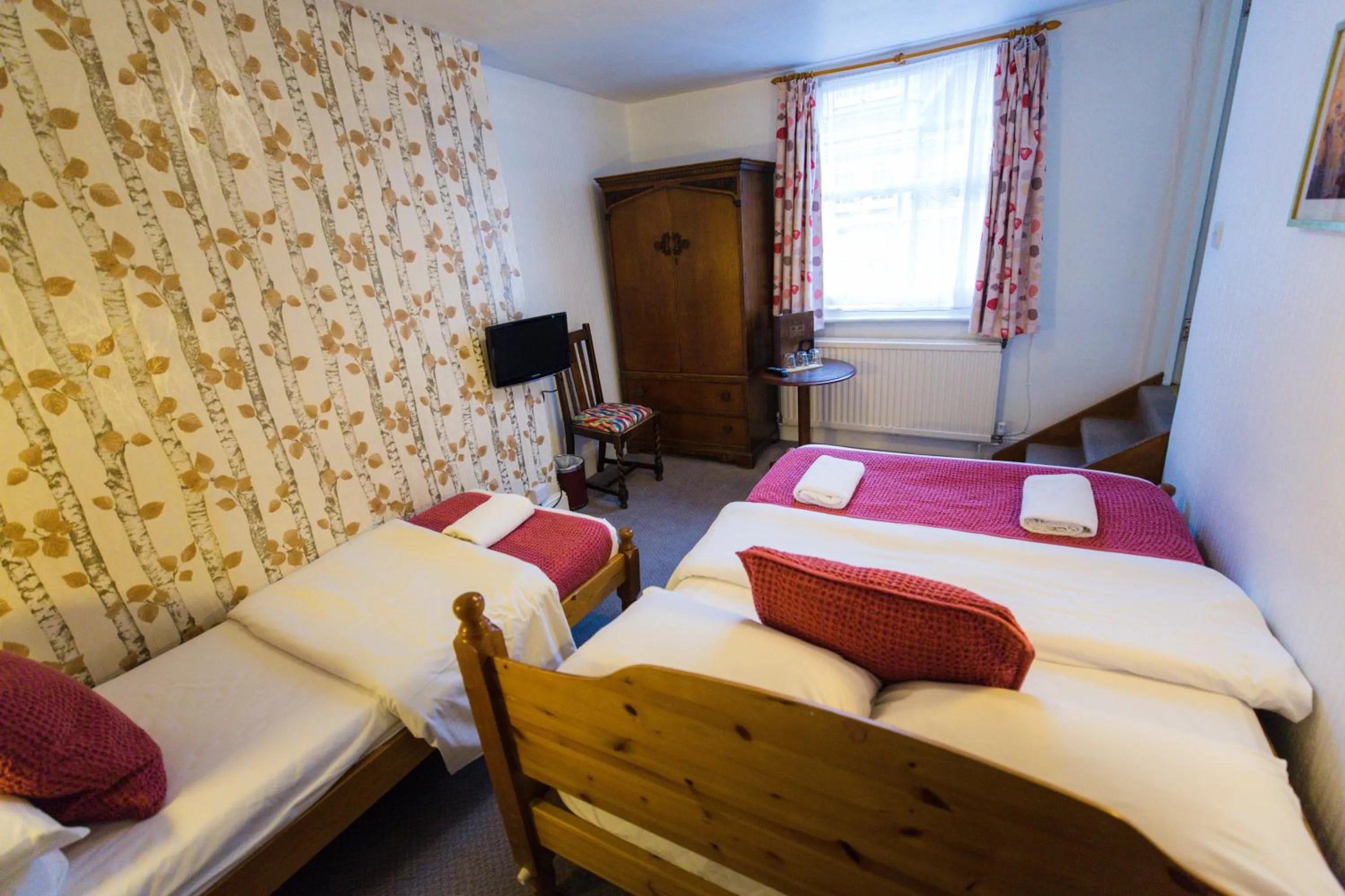 Bedroom, Bed in St Athans Hotel