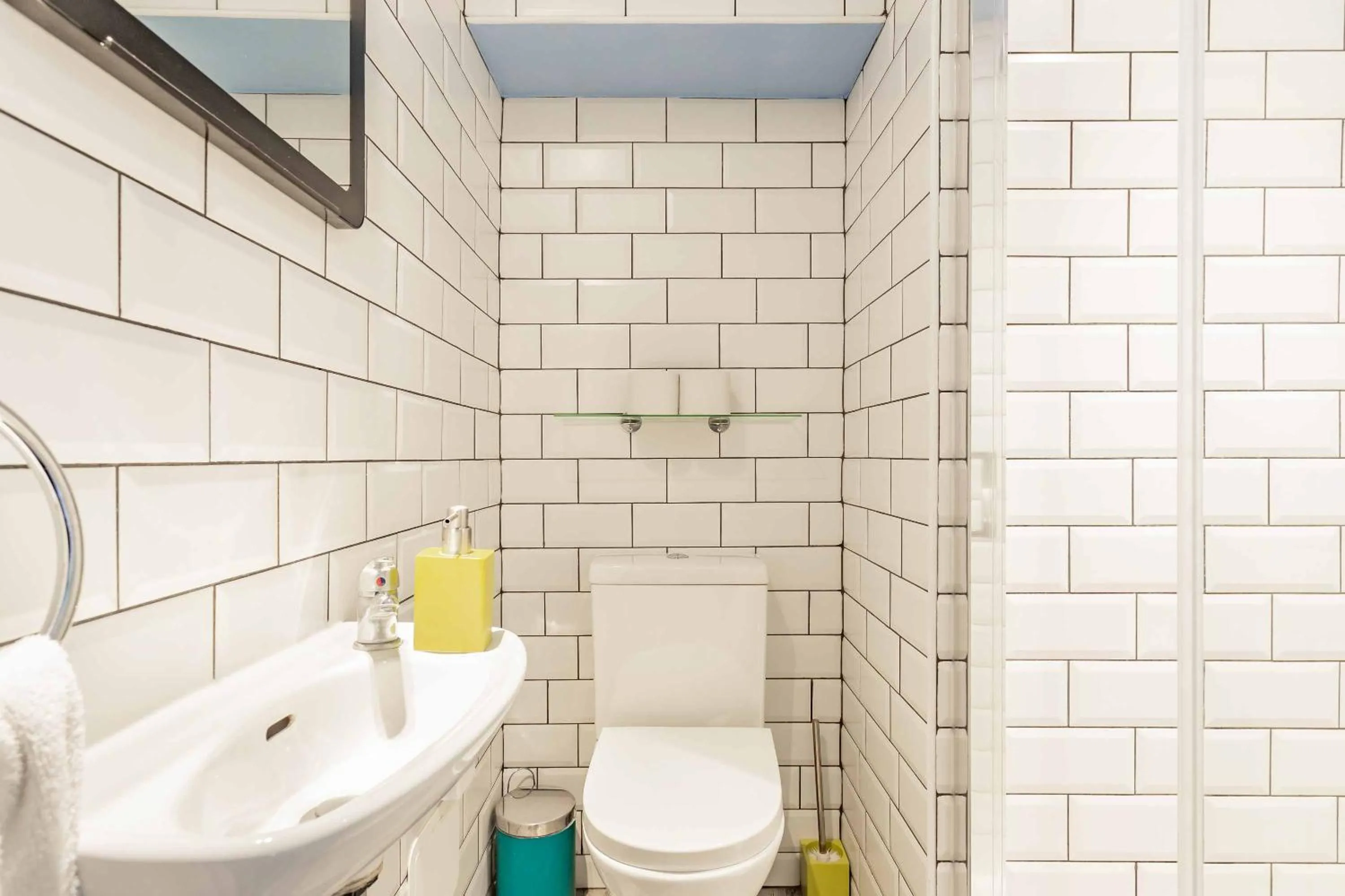 Bathroom in St Athans Hotel