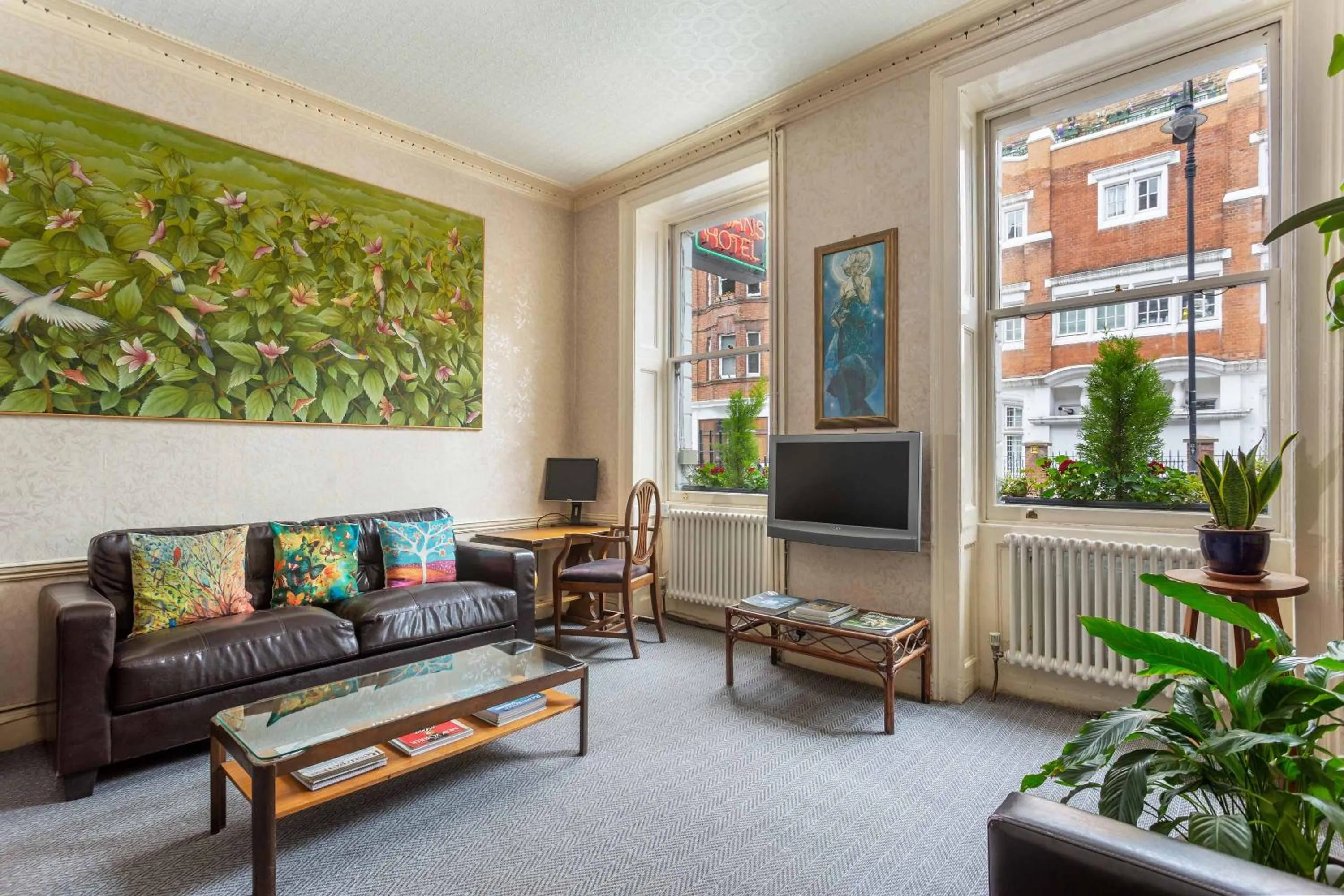 Communal lounge/ TV room in St Athans Hotel