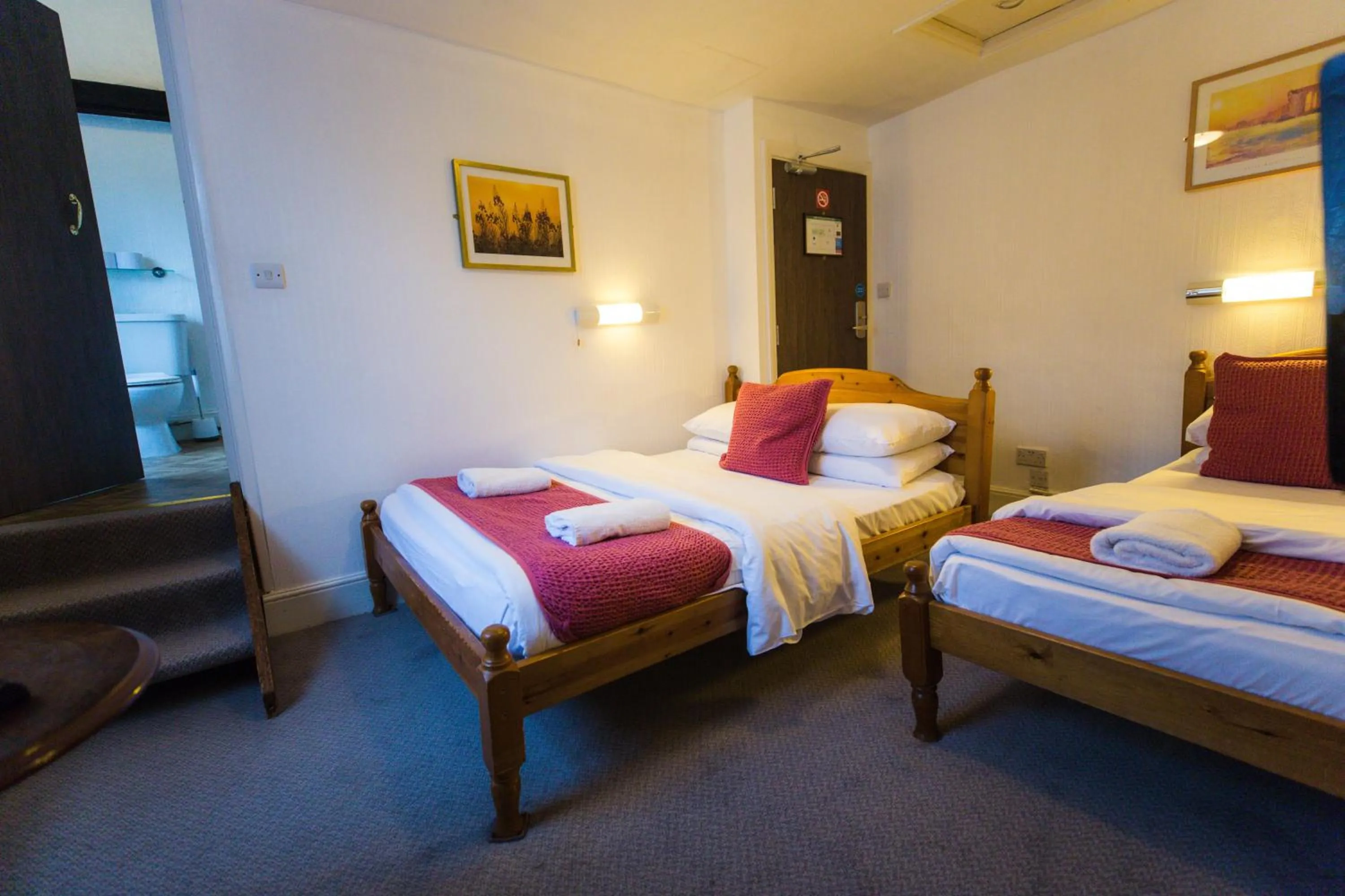 Bedroom, Bed in St Athans Hotel