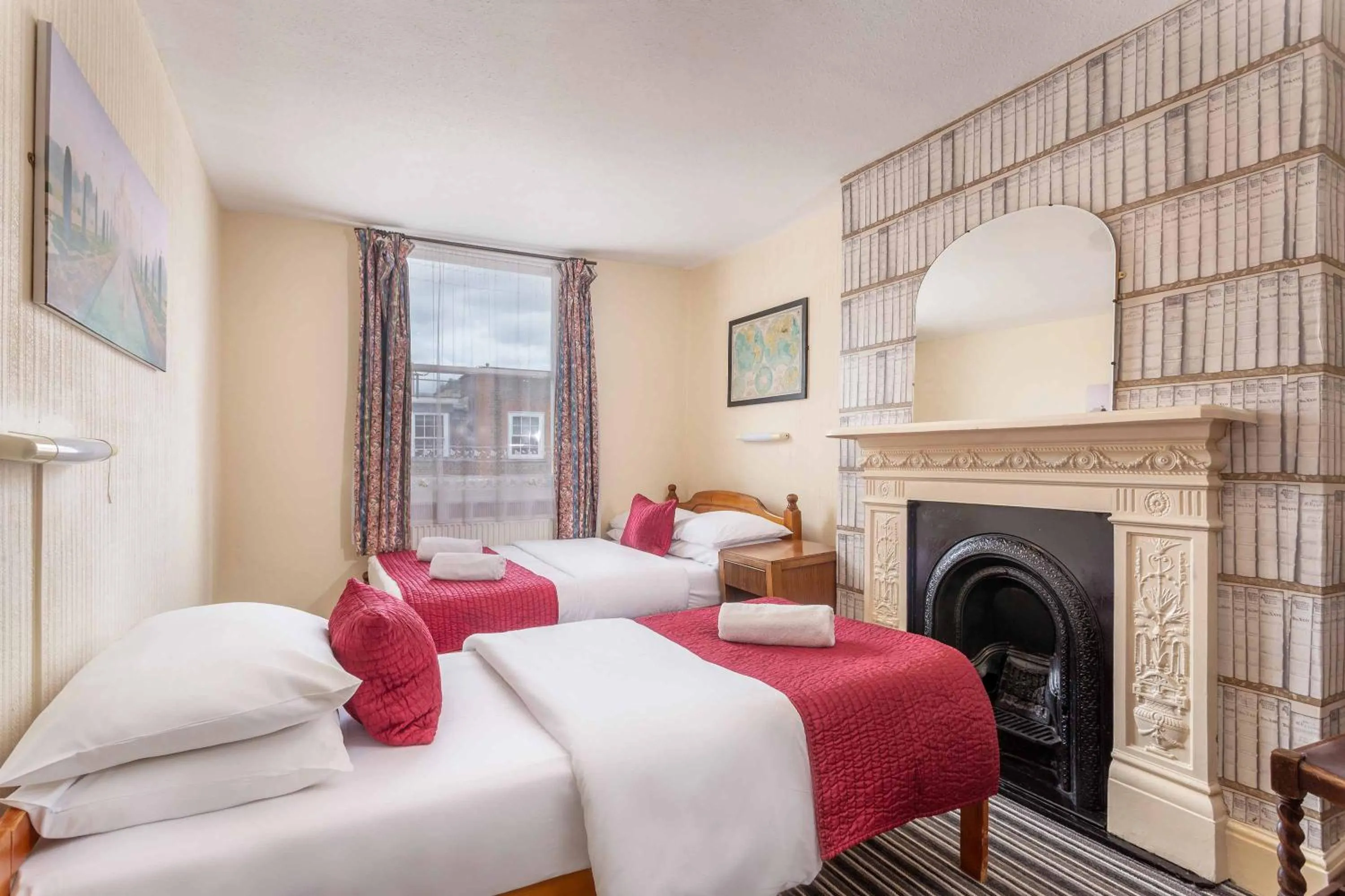 Bedroom, Bed in St Athans Hotel