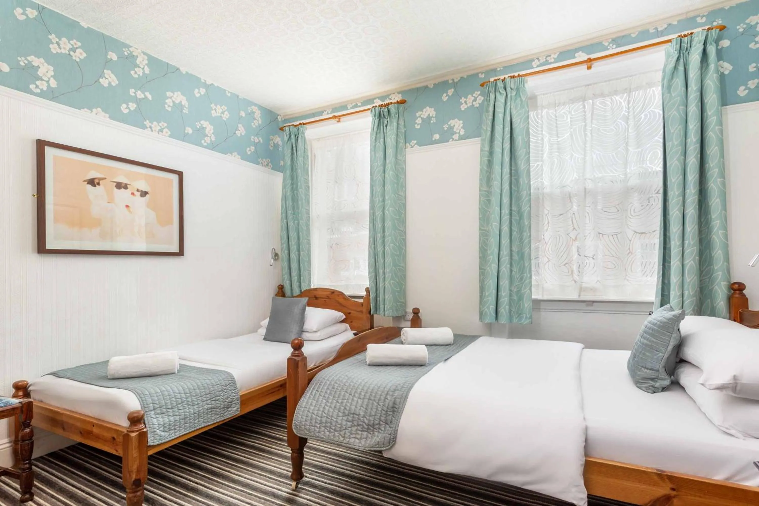 Bedroom, Bed in St Athans Hotel