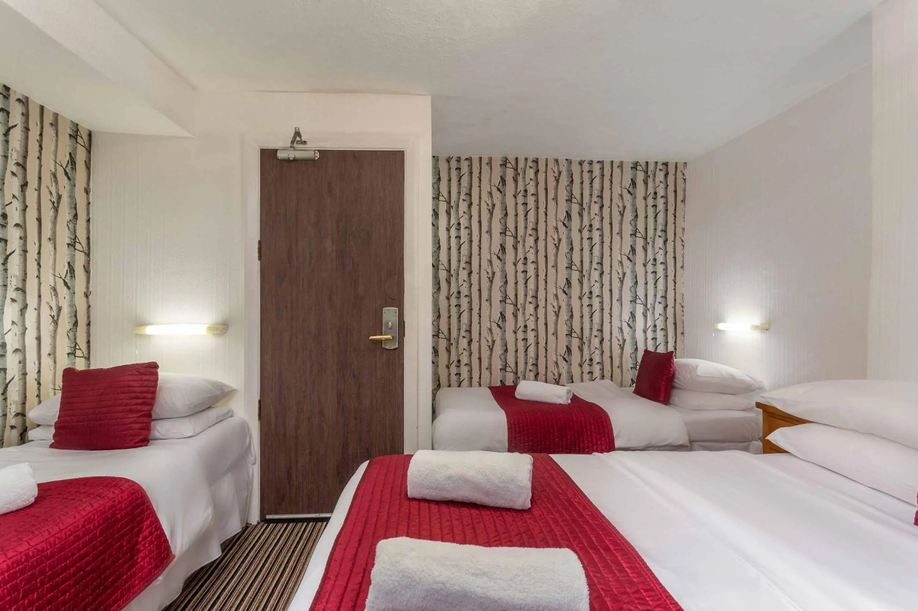 Bedroom, Bed in St Athans Hotel