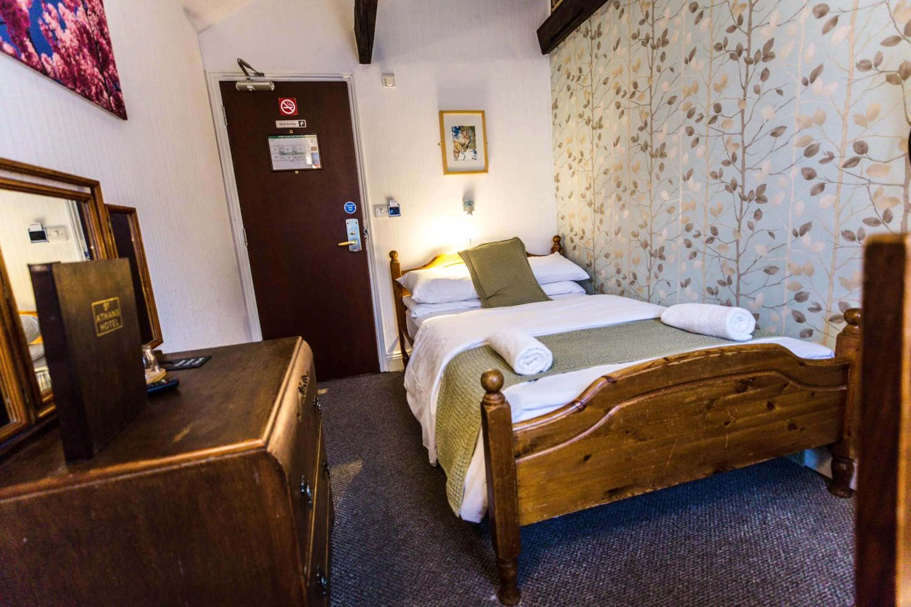 Bedroom, Bed in St Athans Hotel