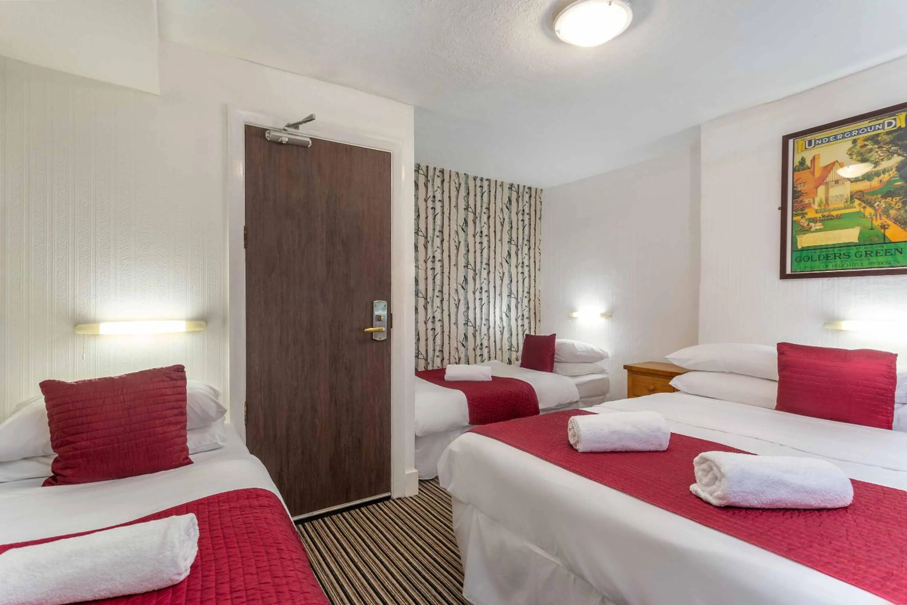 Bedroom, Bed in St Athans Hotel