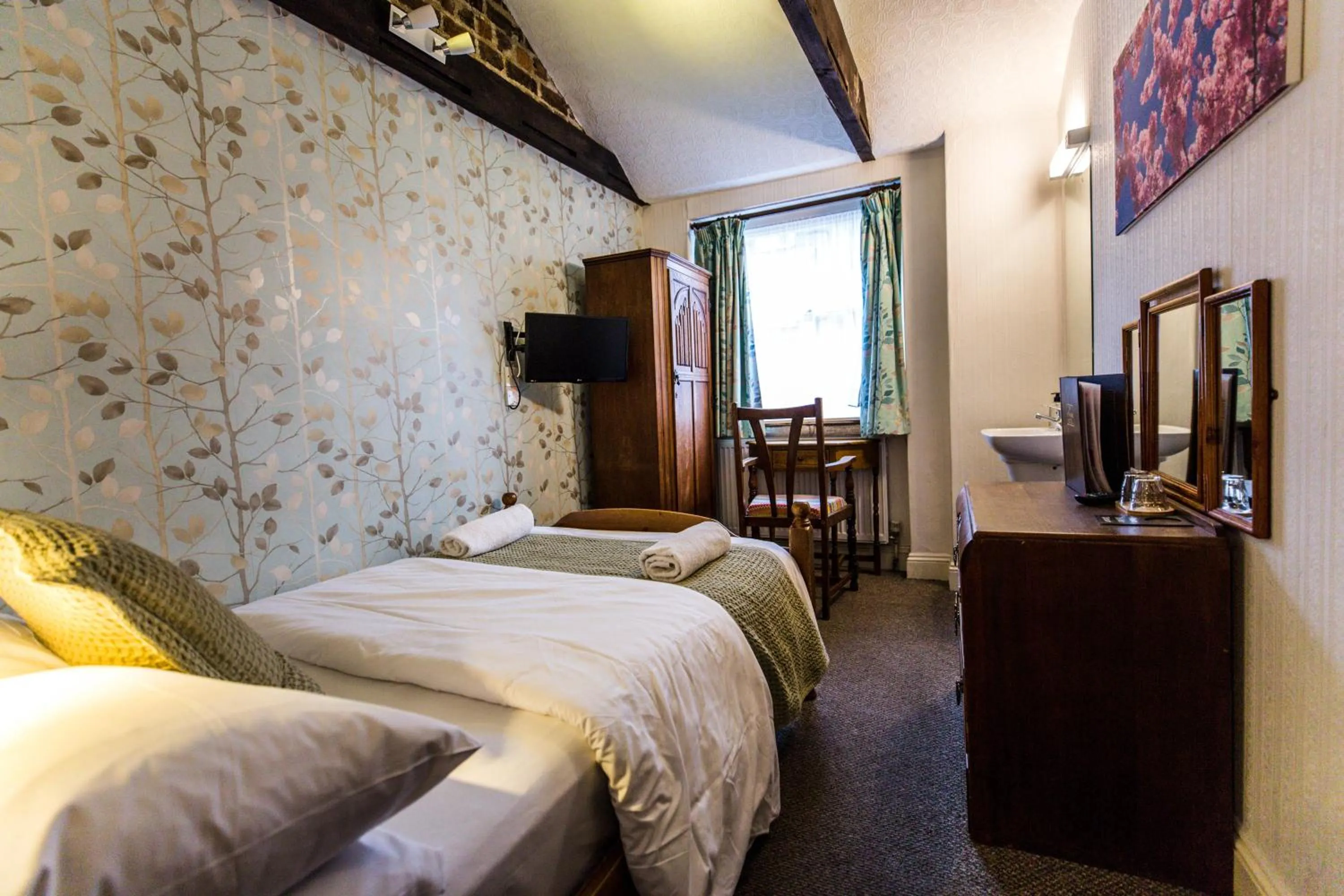 Bedroom, Bed in St Athans Hotel