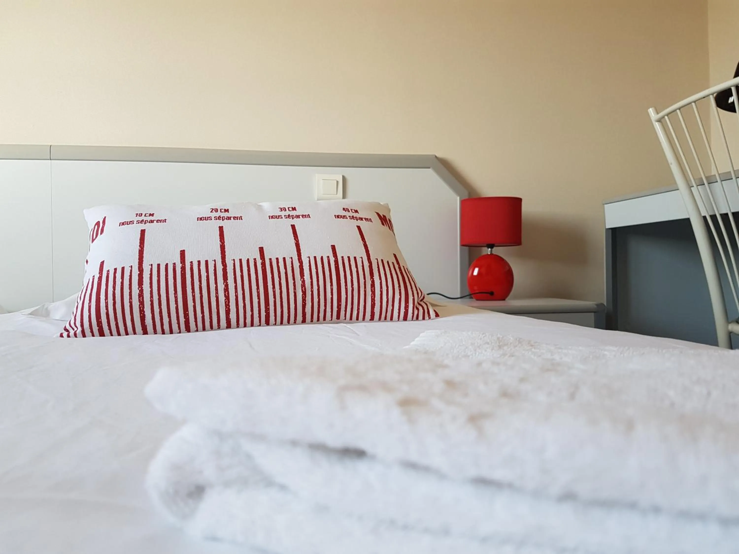 Bedroom, Bed in Hôtel Le Sainte Florence