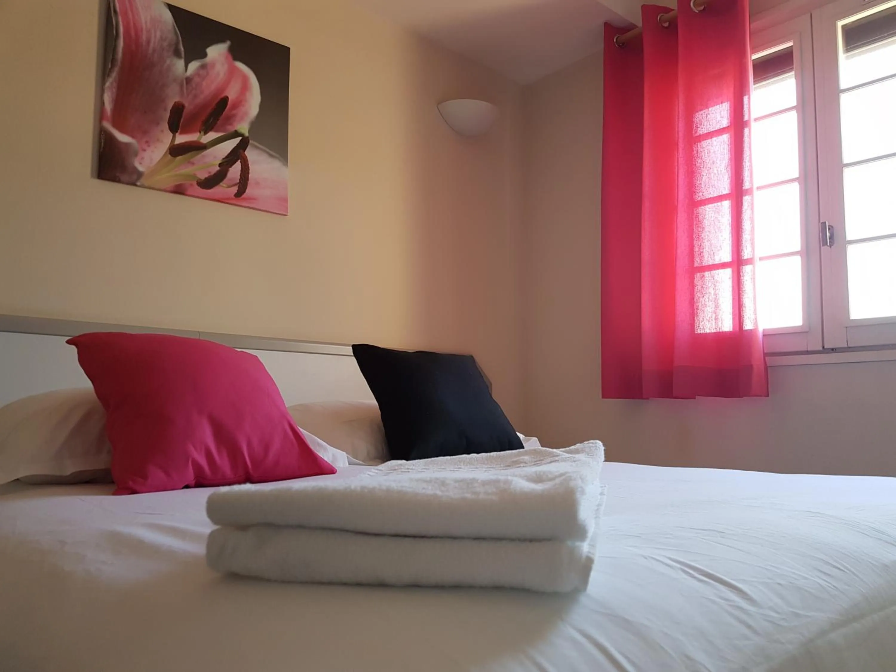 Bedroom, Bed in Hôtel Le Sainte Florence