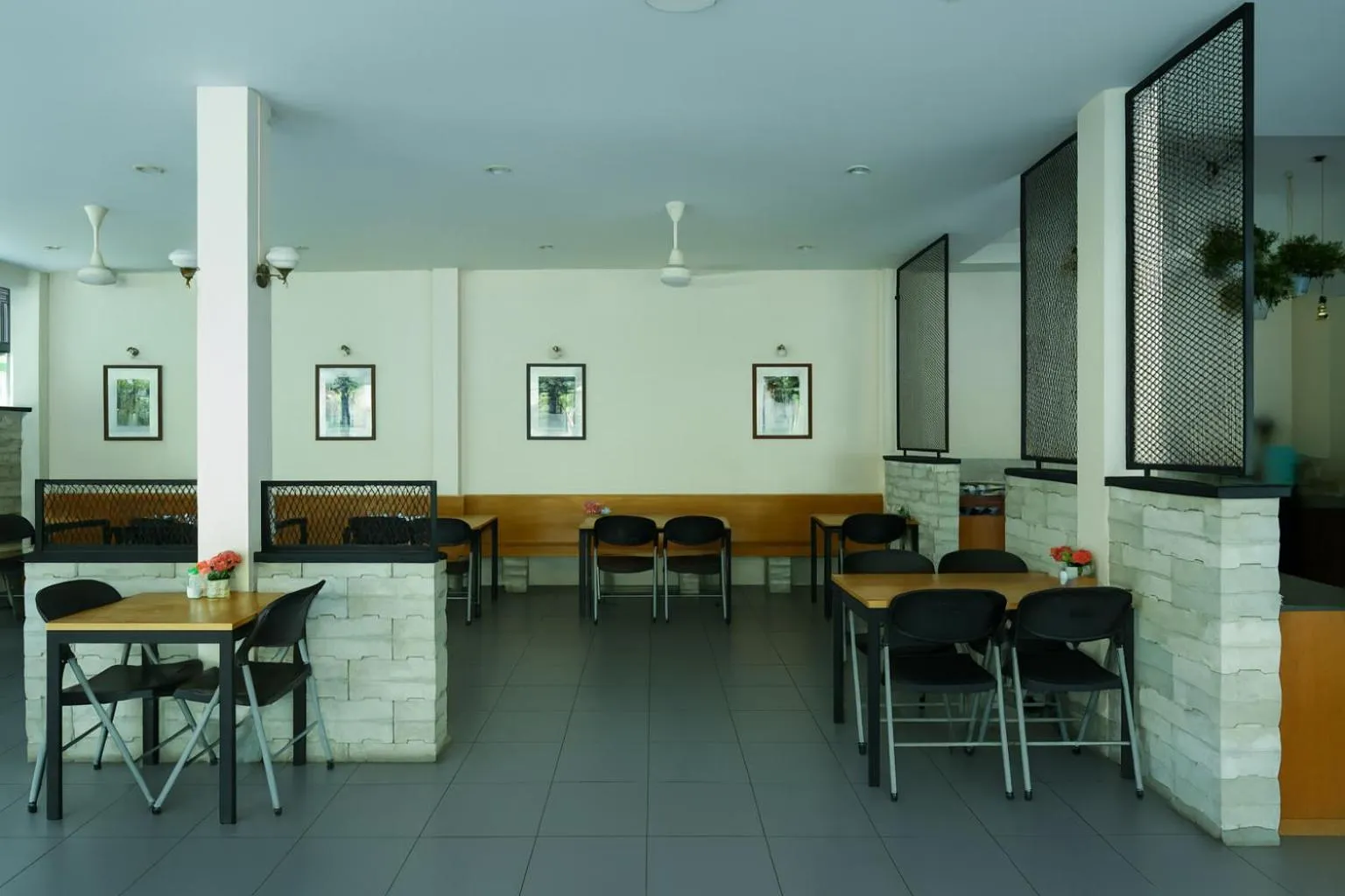 Restaurant/places to eat in Tuana Hotels The Natural Resort