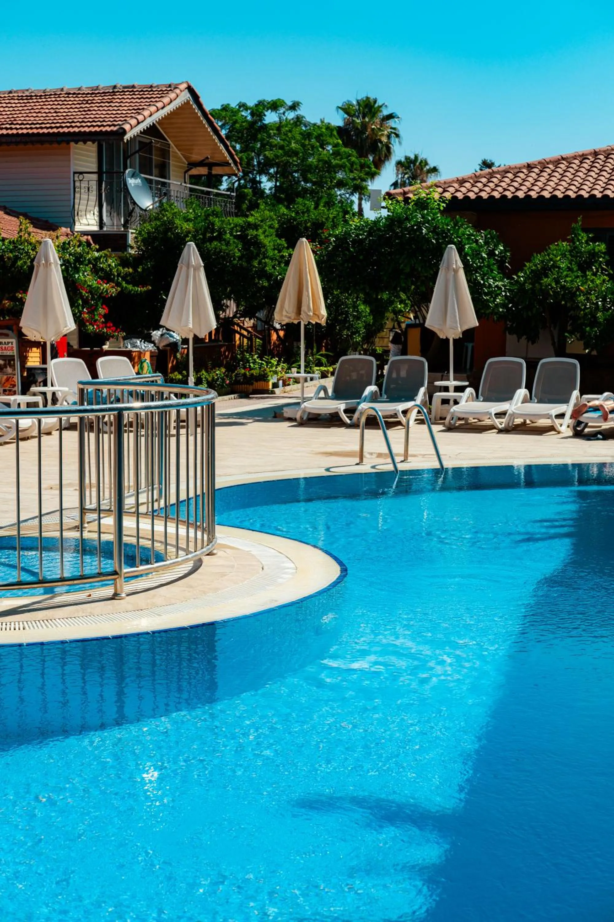Swimming pool in Ozlem Garden Hotel