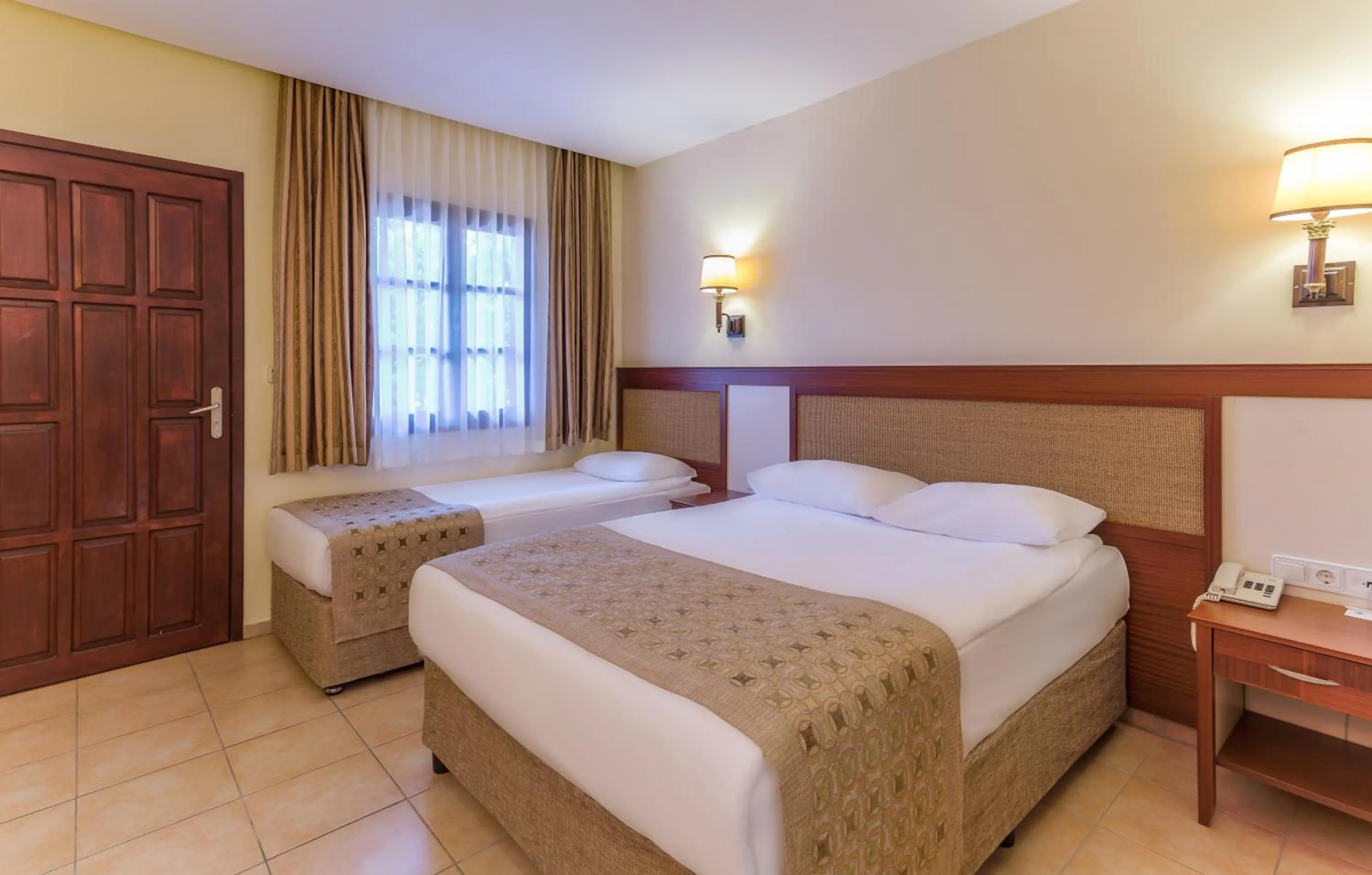 Shower, Bed in Ozlem Garden Hotel