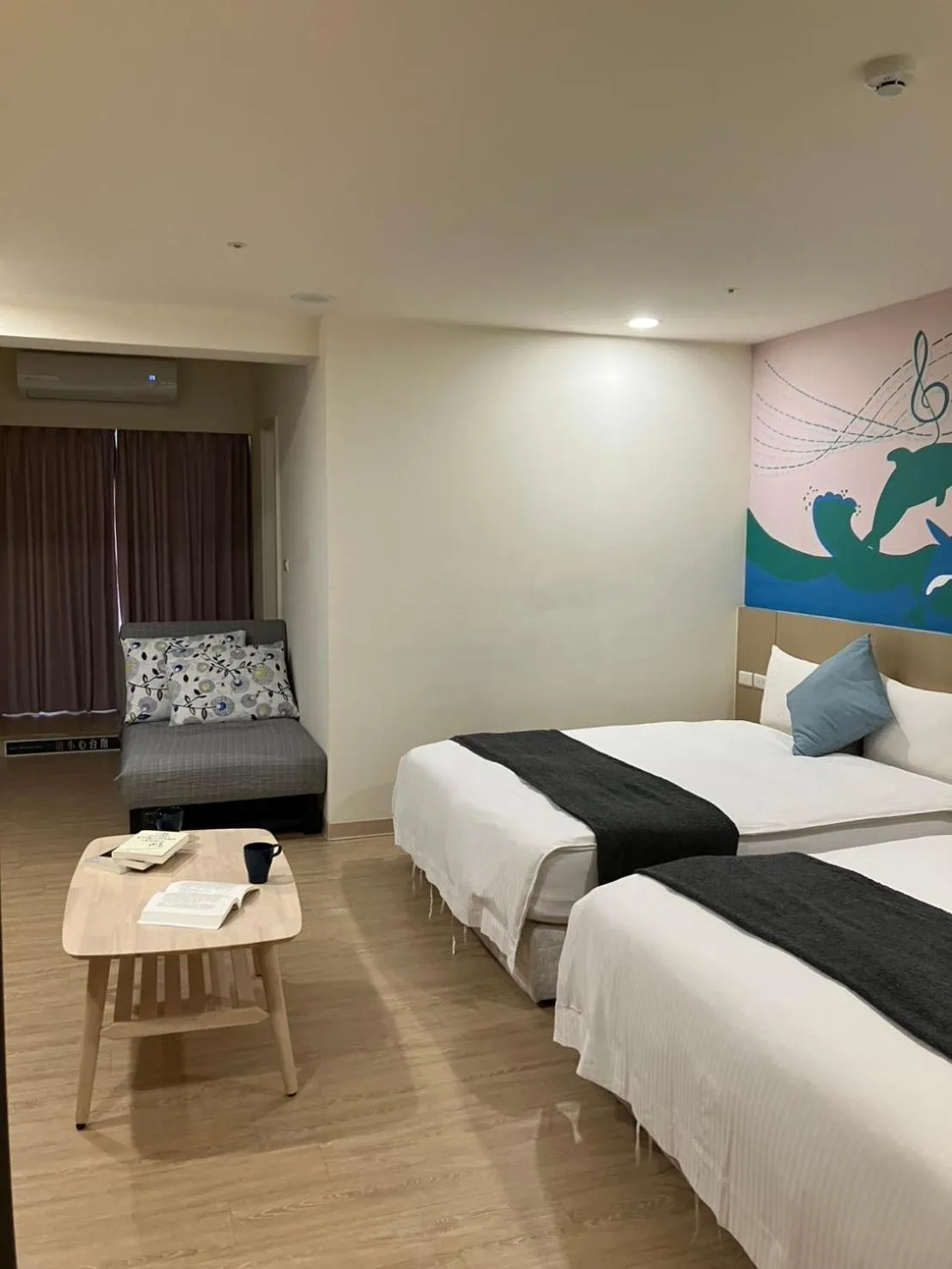 Bedroom, Bed in Music City Inn