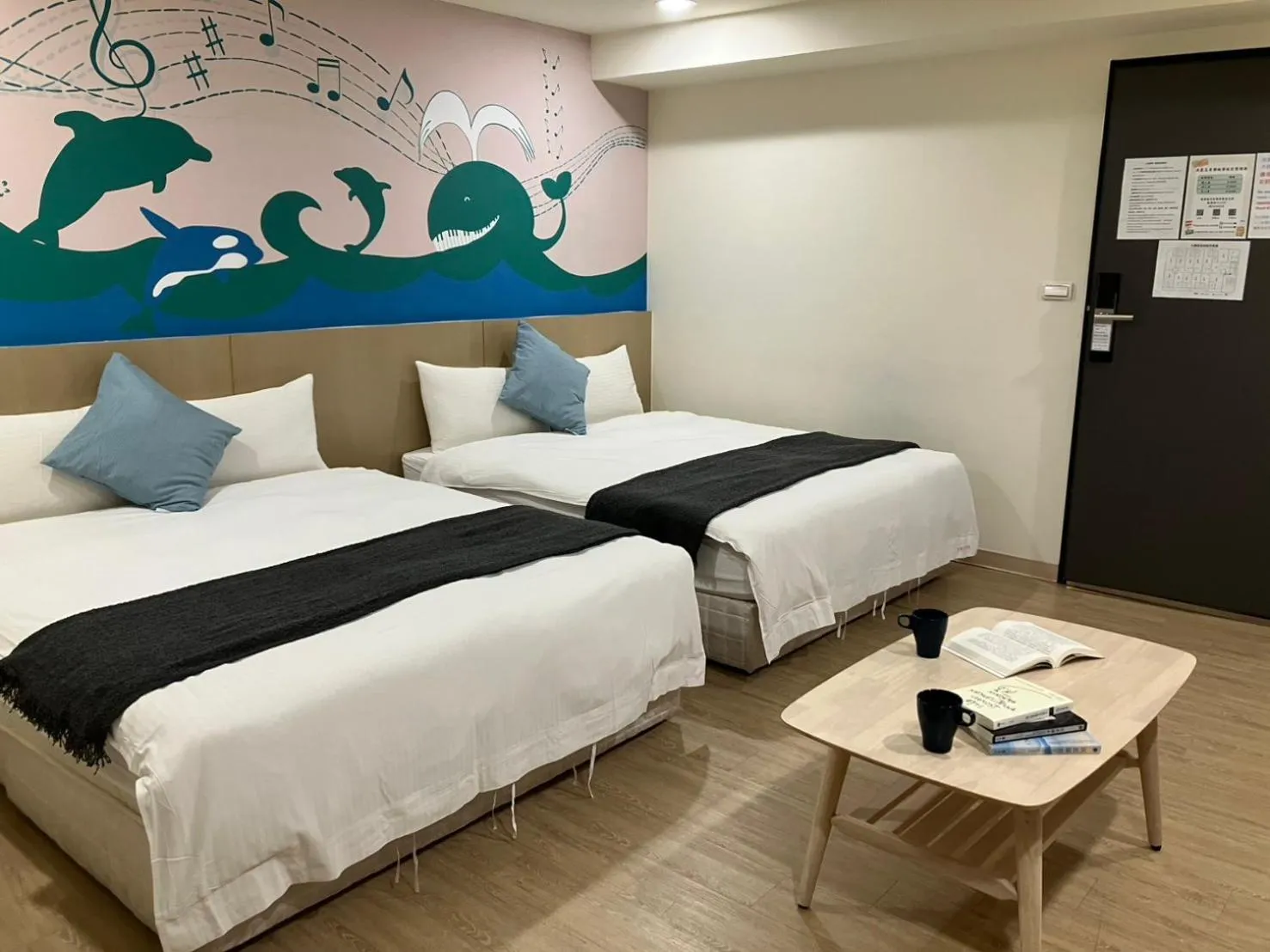 Bedroom, Bed in Music City Inn