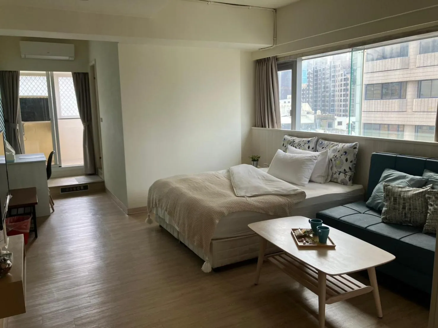 Bedroom, Bed in Music City Inn