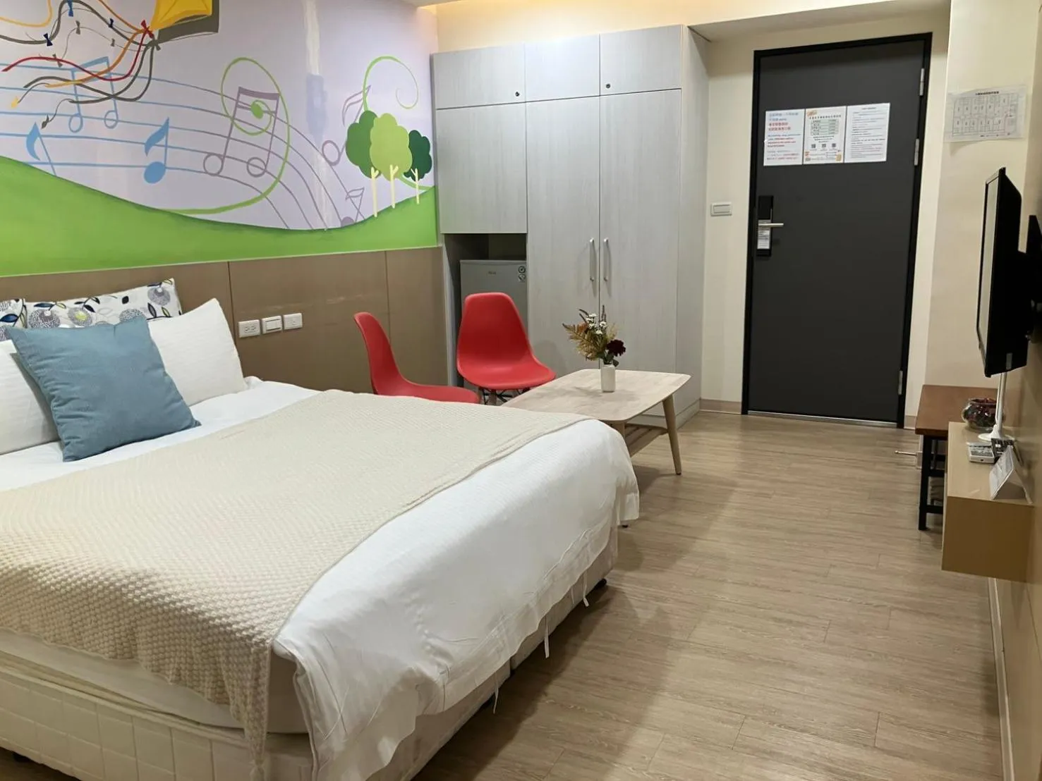 Bedroom, Bed in Music City Inn