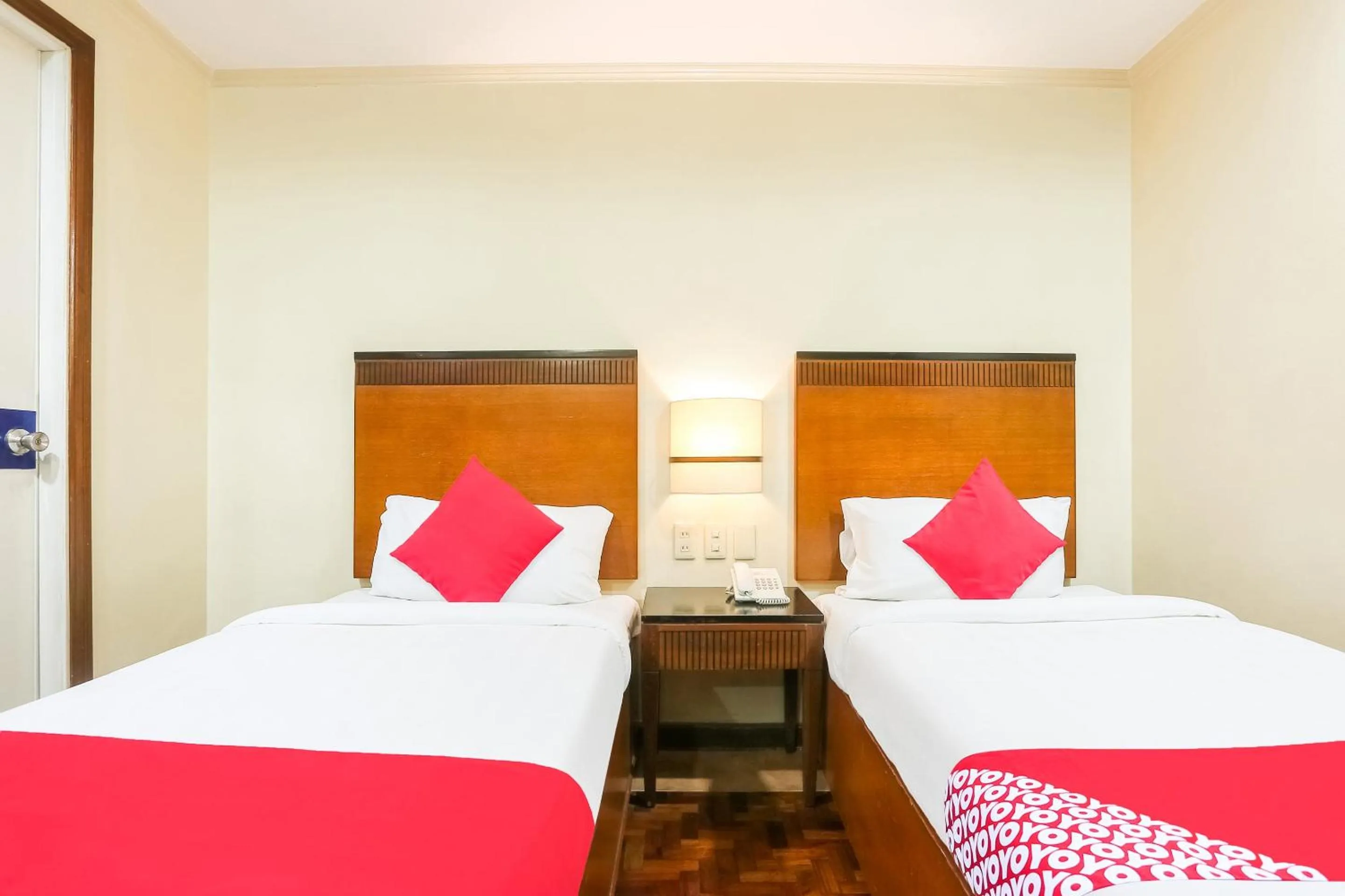 Bedroom in Royale Parc Inn & Suites