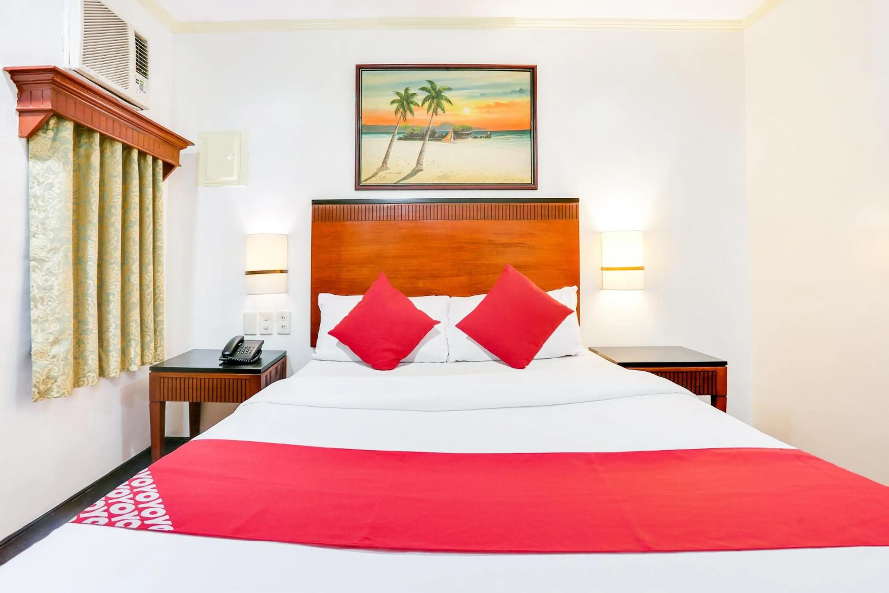 Bedroom in Royale Parc Inn & Suites