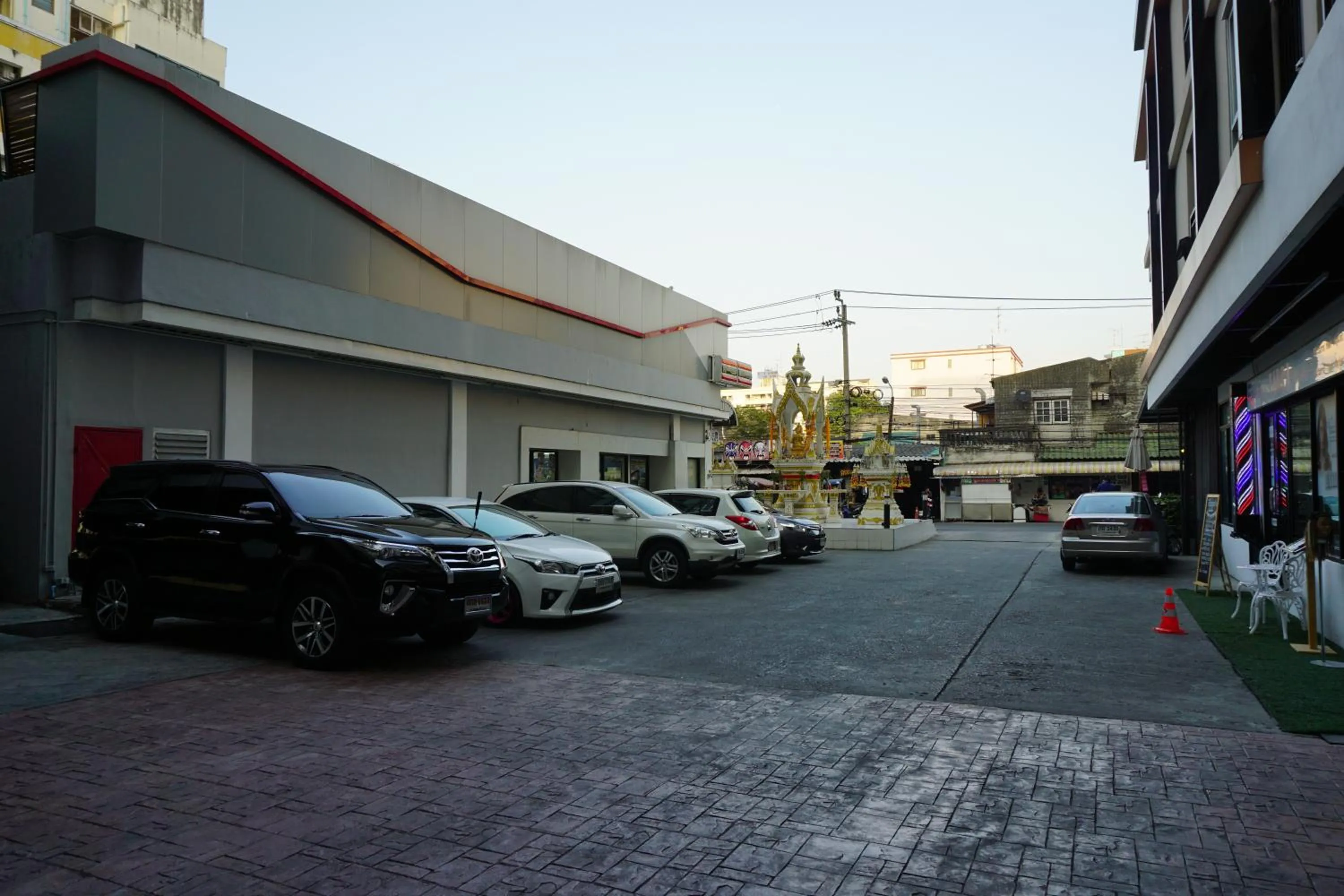 Parking in Central Mansion