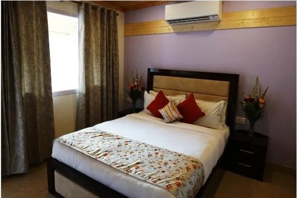 Bed in Four Banyans Spirit & Nature Resort