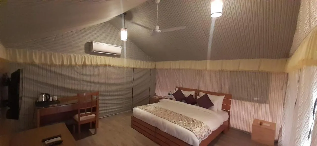 Bed in Four Banyans Spirit & Nature Resort